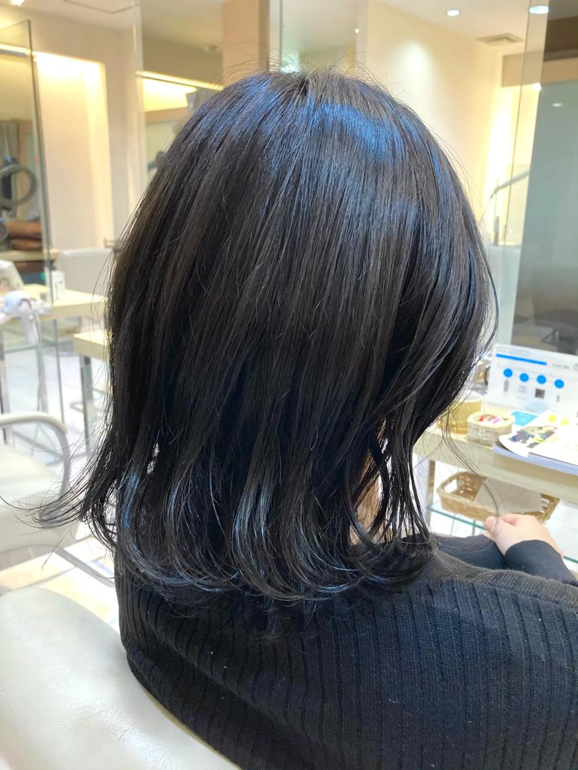 ミディアム カラー 黒髪 ブリーチ ブルーカラー ブルーブラック ダブルカラー 後藤 瑞季のヘアスタイル