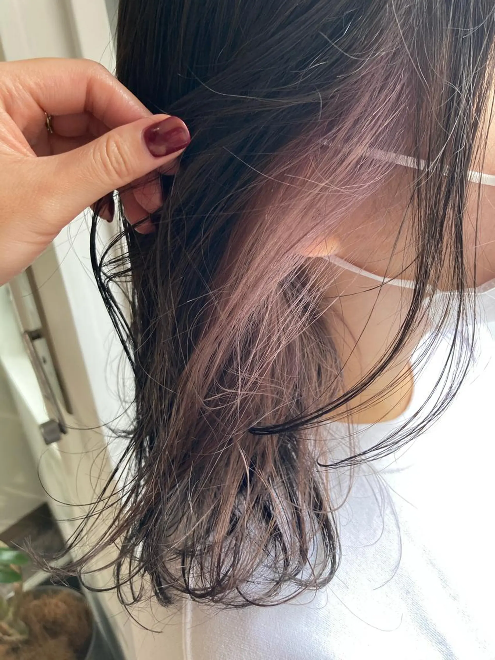 セミロング カラー ベージュカラー インナーカラー ピンクカラー ピンクベージュ 佐伯 和佳のヘアスタイル