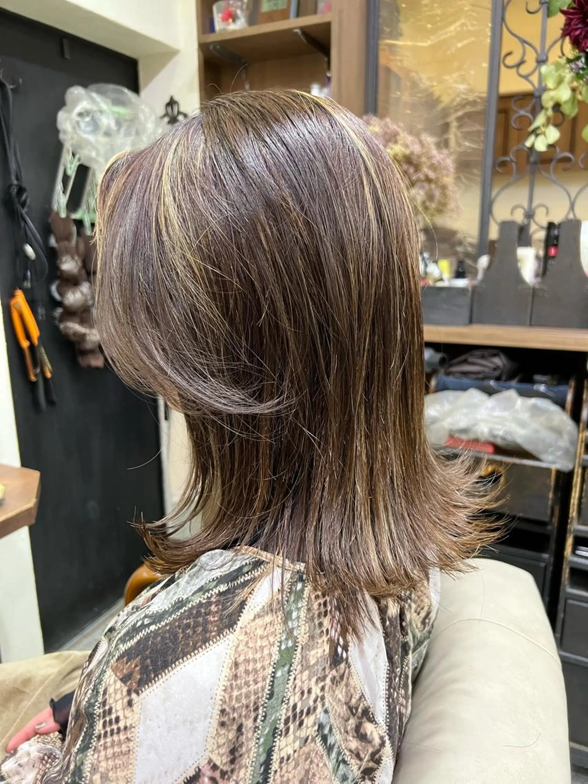 セミロング 顔周りカット レイヤーカット 外ハネヘア 高橋 葵のヘアスタイル