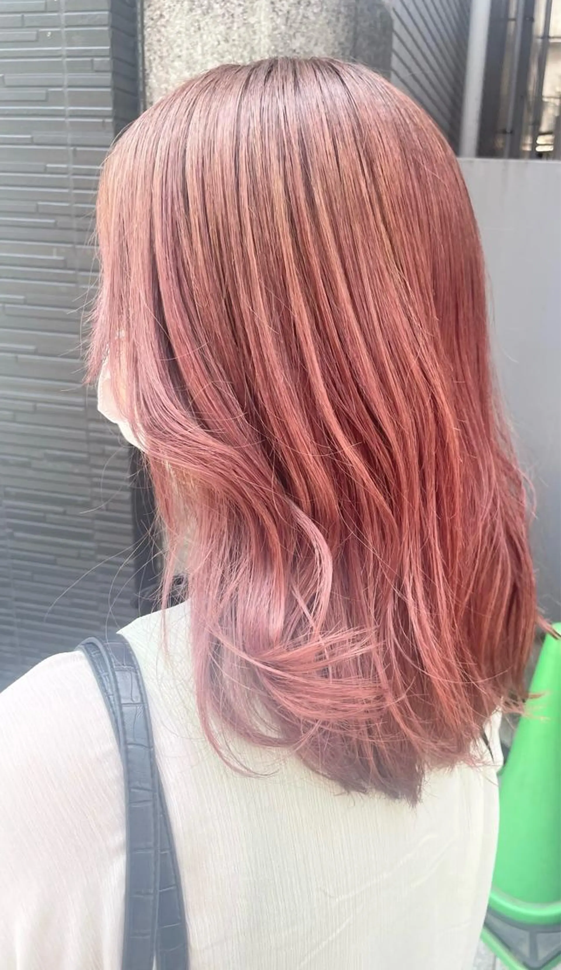 セミロング カラー ブリーチ ブリーチなしカラー ピンクカラー ヘアカラー 野町好花 レイヤー/髪質改善のヘアスタイル