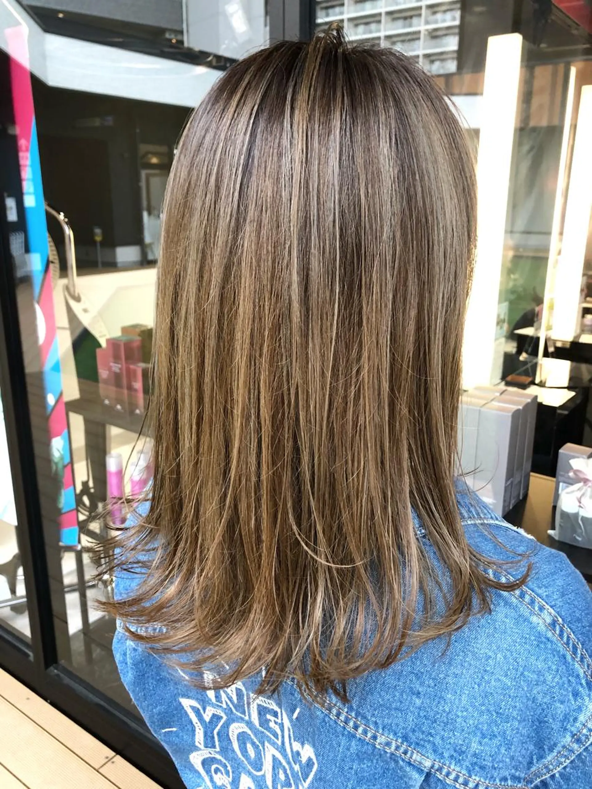 セミロング カラー 透明感カラー ハイライトカラー ハイライト メンズヘア特化 崎田 成人のヘアスタイル