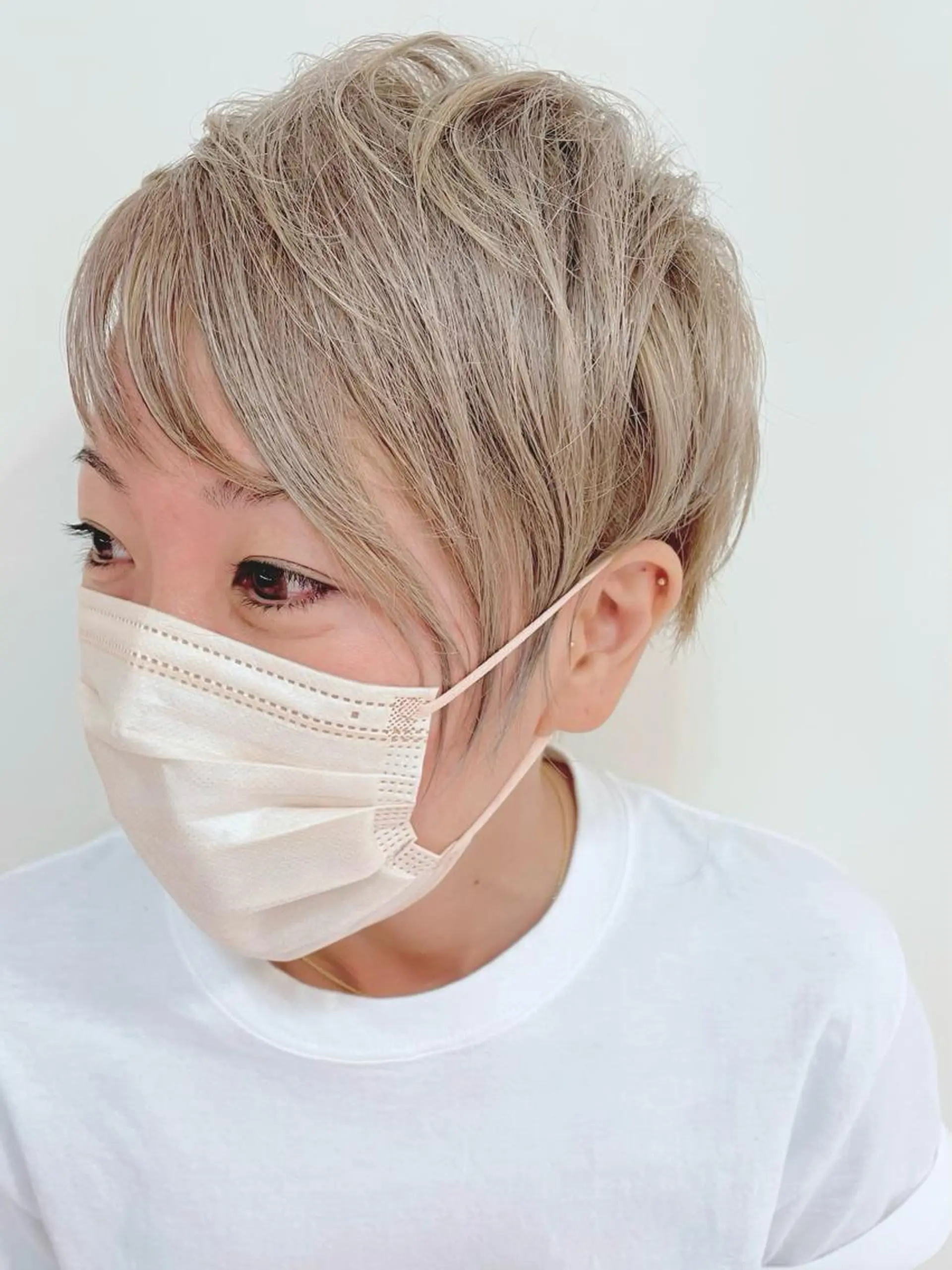 ショート カラー シルバー 田中 奈布のヘアスタイル