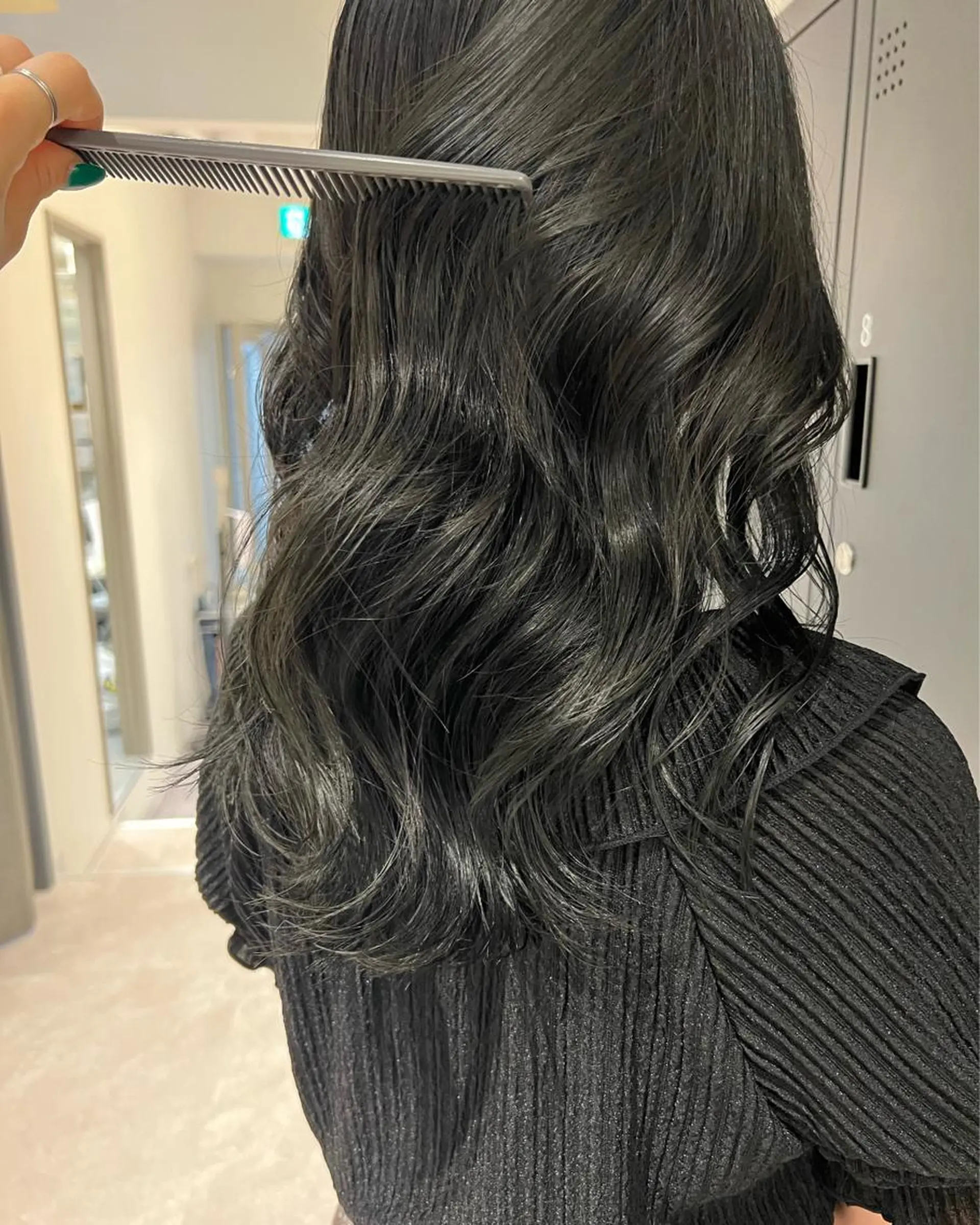 セミロング カラー ヘアカラー トリートメント 暗髪カラー🫐パーマ おくだりんかのヘアスタイル