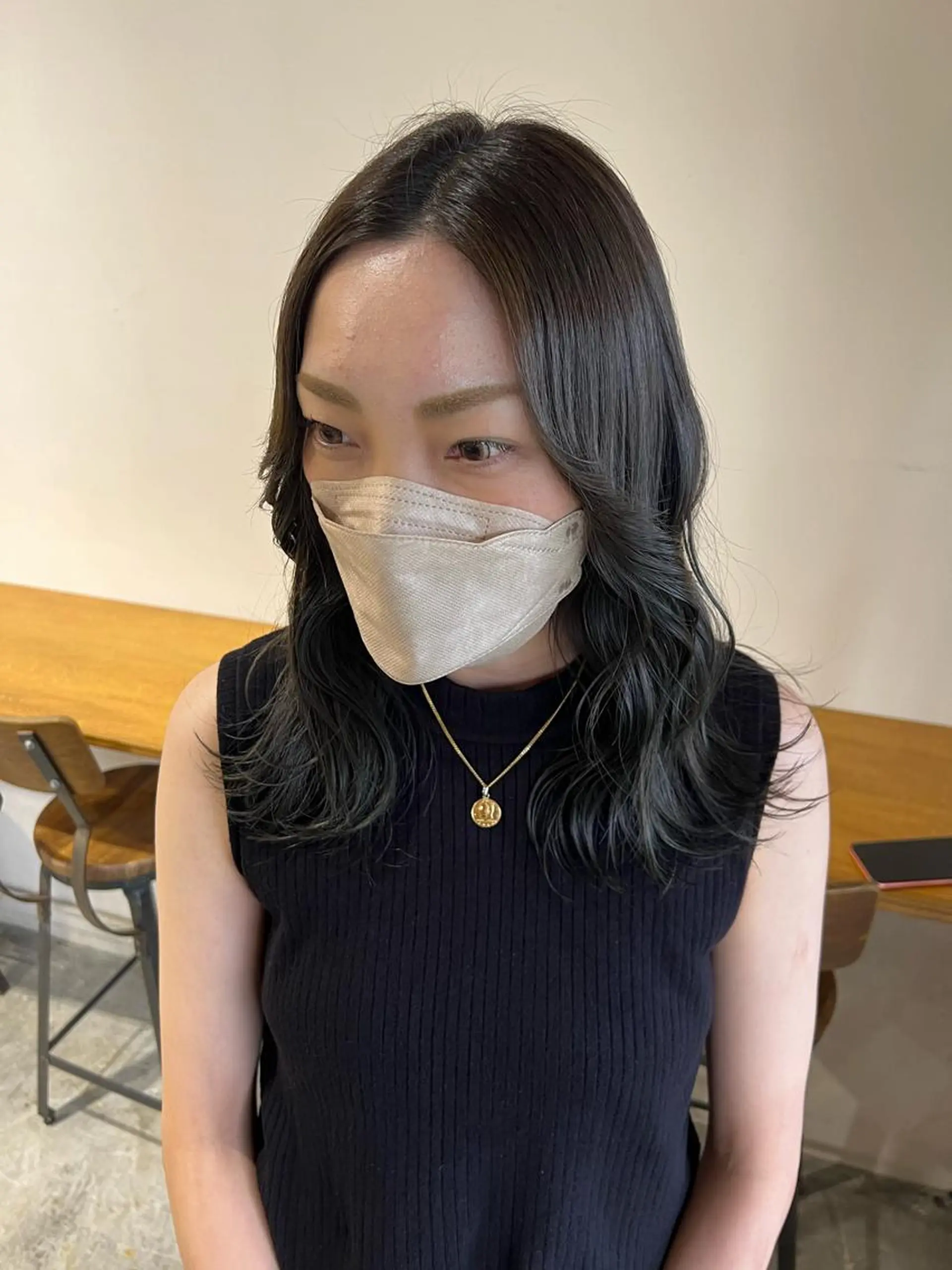 ミディアム カラー ヘアアレンジ グレージュ オリーブグレージュ オリーブグレー ヘアカラー トリートメント ヘアセット 金子 廉のヘアスタイル