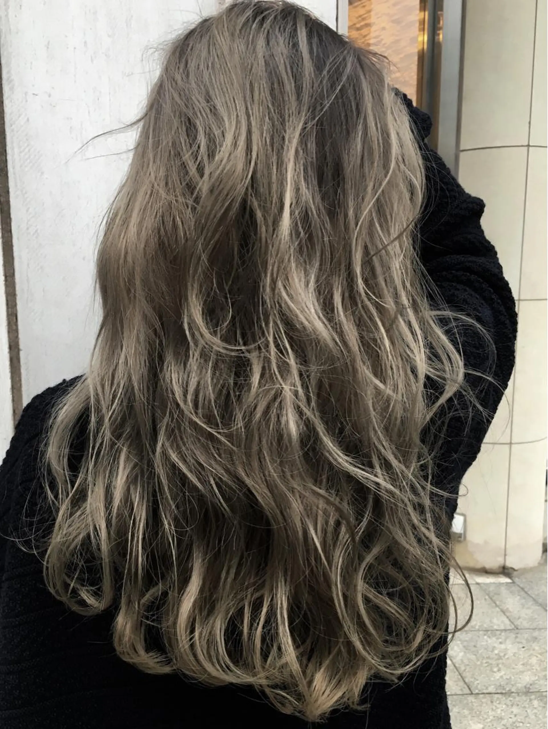 ロング カラー ヘアアレンジ アッシュ ブリーチ ケアブリーチ ホワイトアッシュ 外国人風カラー ヘアカラー ブリーチ＆カラーが 得意☀️望月宣雄☀️のヘアスタイル