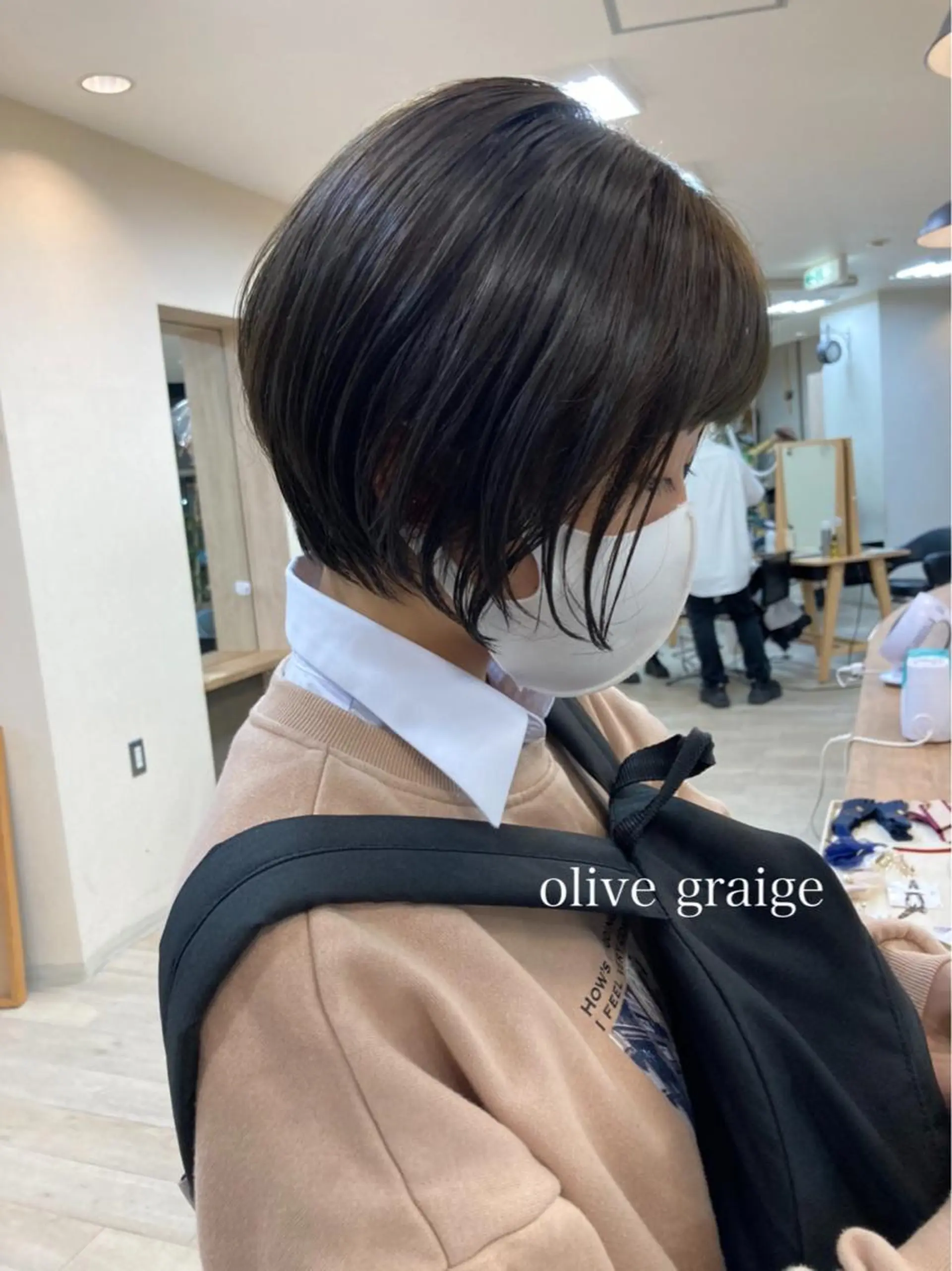 ショート カラー 切りっぱなしボブ ショートボブ ハンサムショート グレージュ オリーブグレージュ 朝がちょっと楽しくな るshort･bobのヘアスタイル