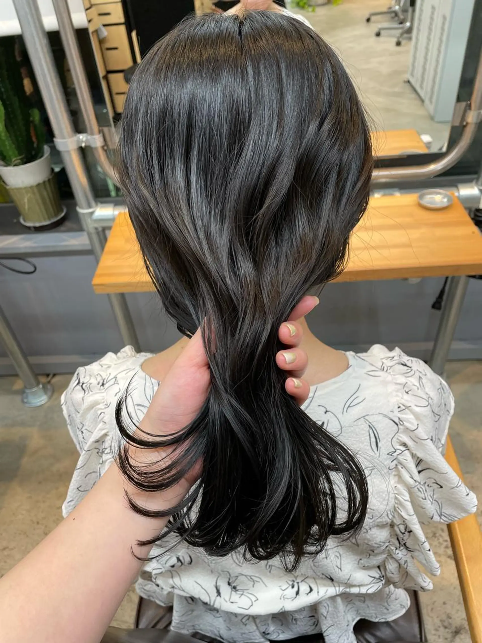 セミロング カラー yuika .のヘアスタイル