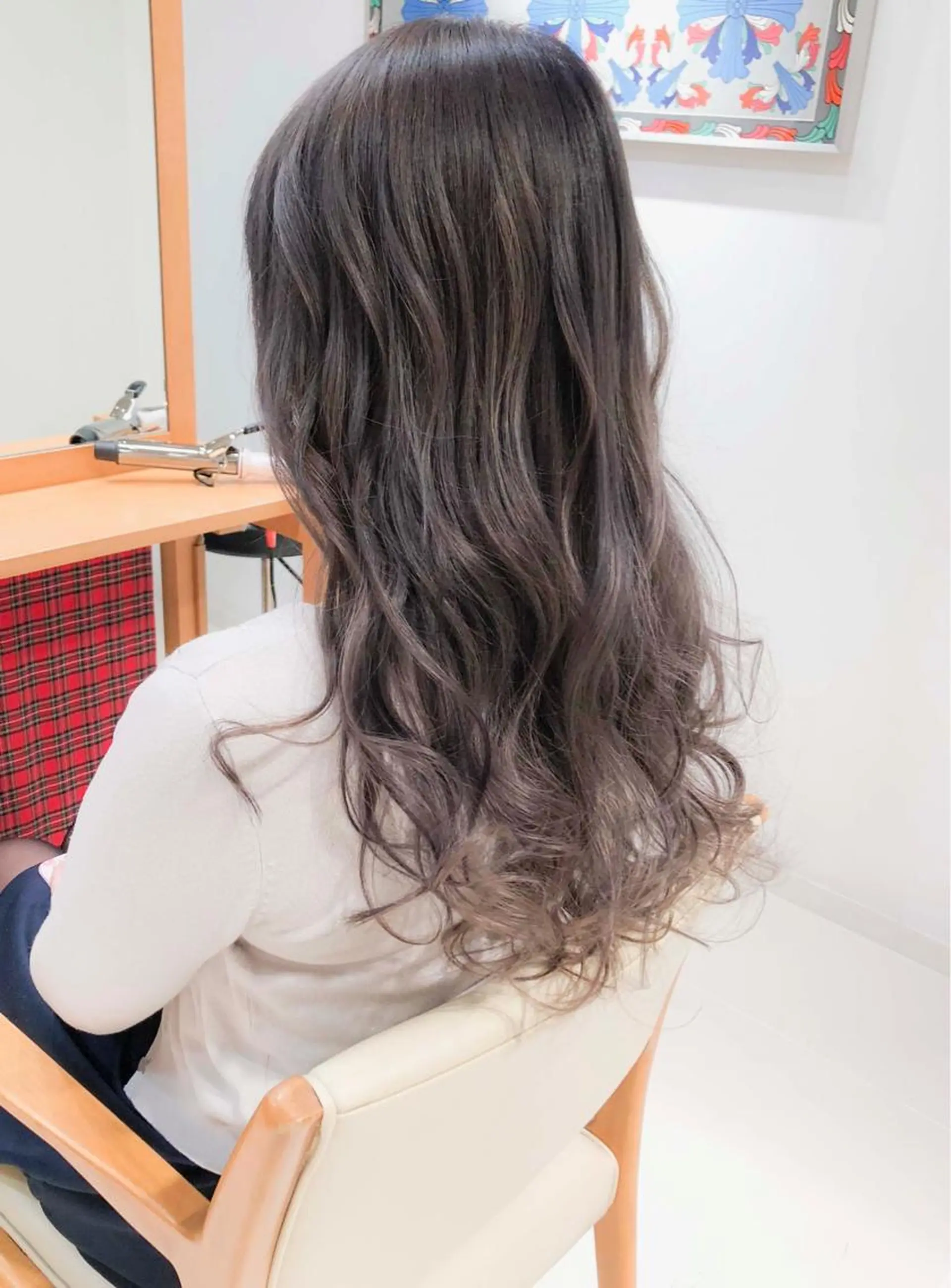 ロング カラー グラデーションカラー グレージュ ラベンダーカラー ラベンダーグレージュ ラベンダーグレー ヘアカラー トリートメント Days 透明感カラーのヘアスタイル