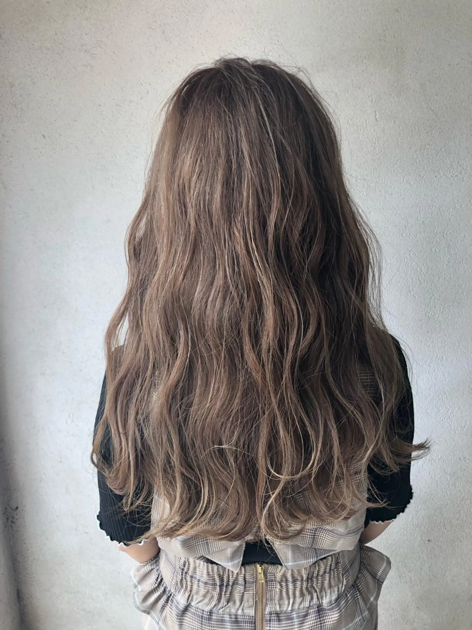 ロング カラー ベージュカラー ミルクティーベージュ ヘアカラー Homey Kyoto所属・吉村 絢乃のヘアスタイル