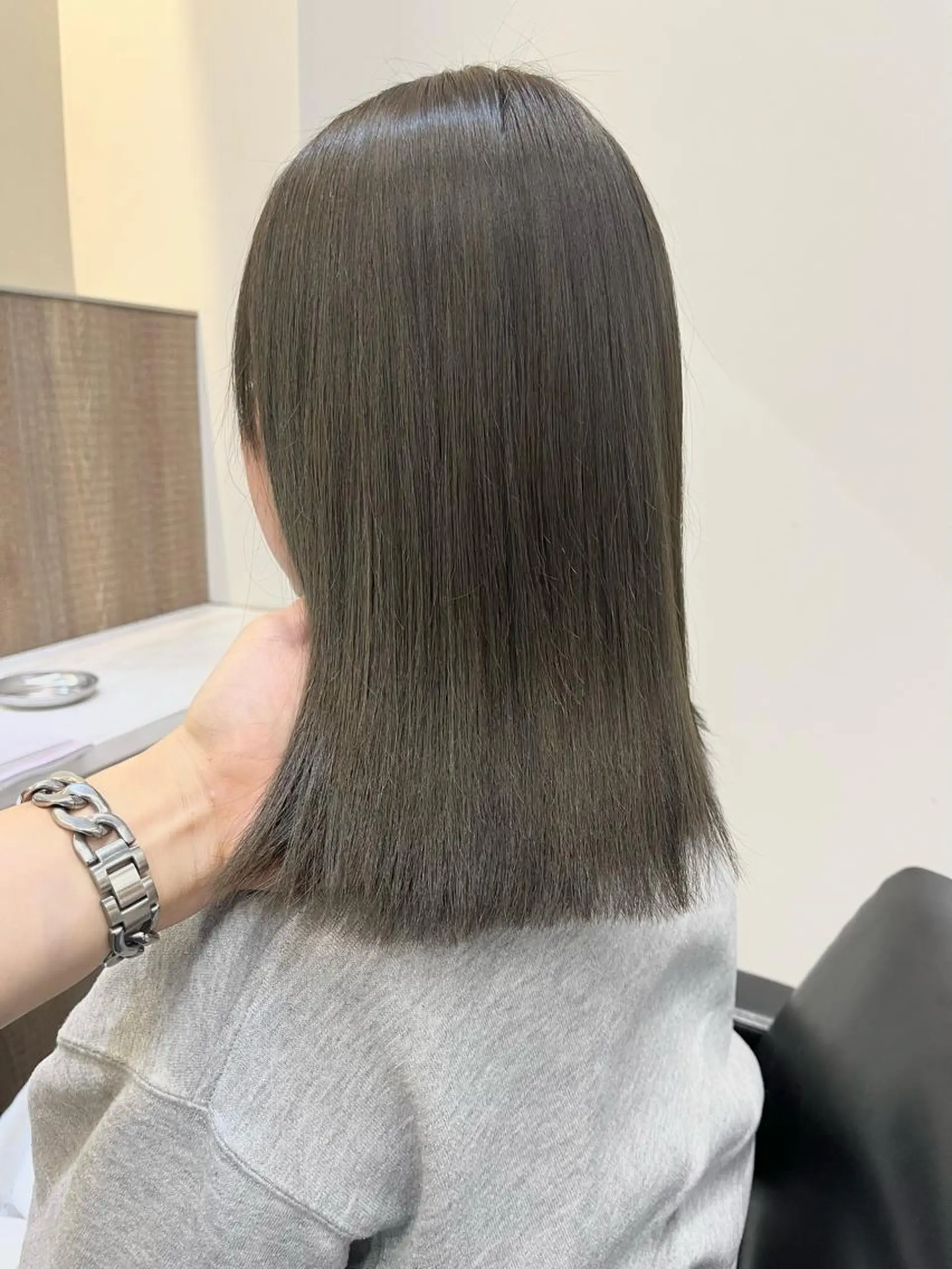 ミディアム カラー グレージュ オリーブグレージュ オリーブグレー ヘアカラー トリートメント 💈平島 拓也💈のヘアスタイル