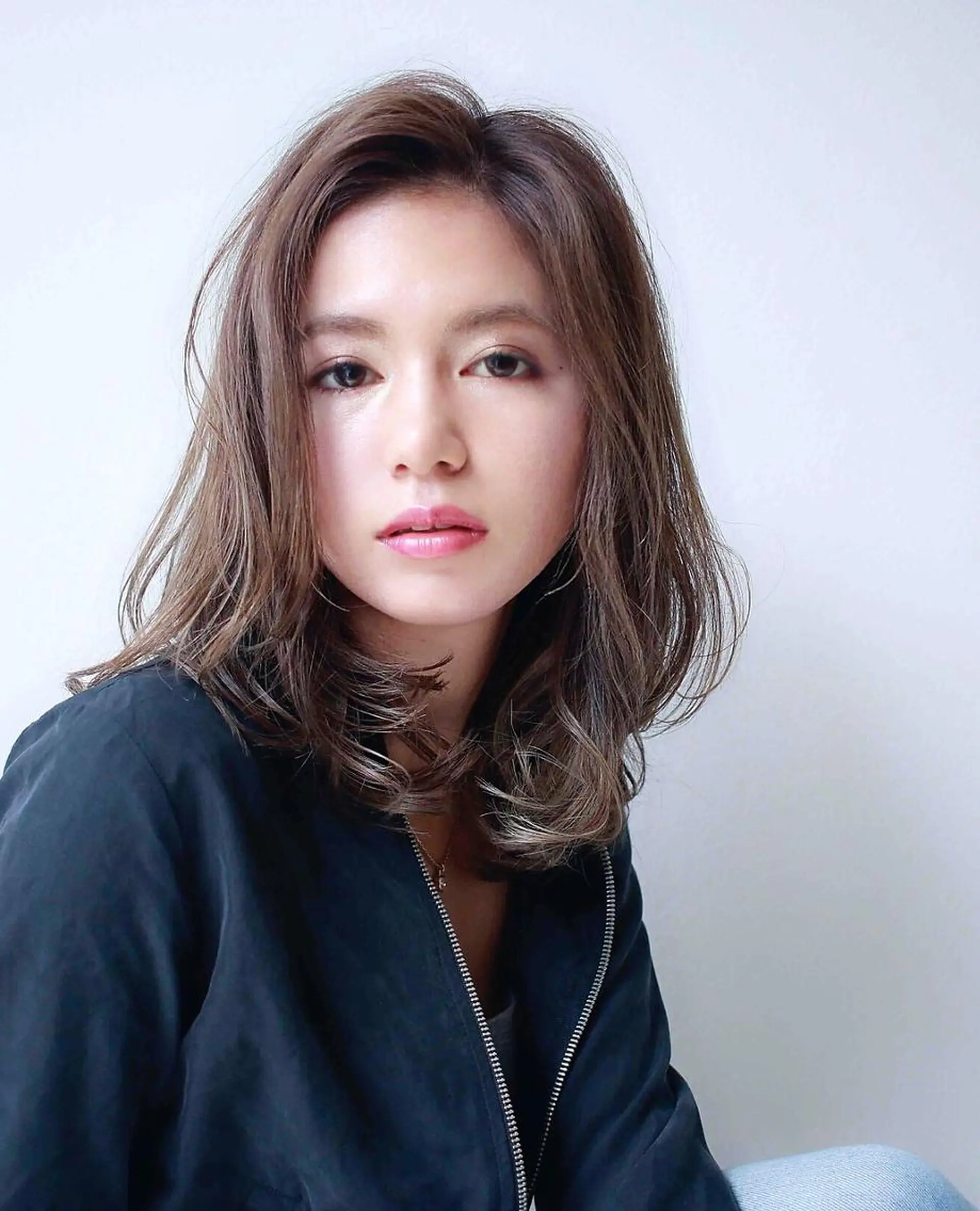 ミディアム カラー EMANONシェアサロン心斎橋店所属・韓国メンズヘア　ミル クティボブ　足立佳代のヘアスタイル