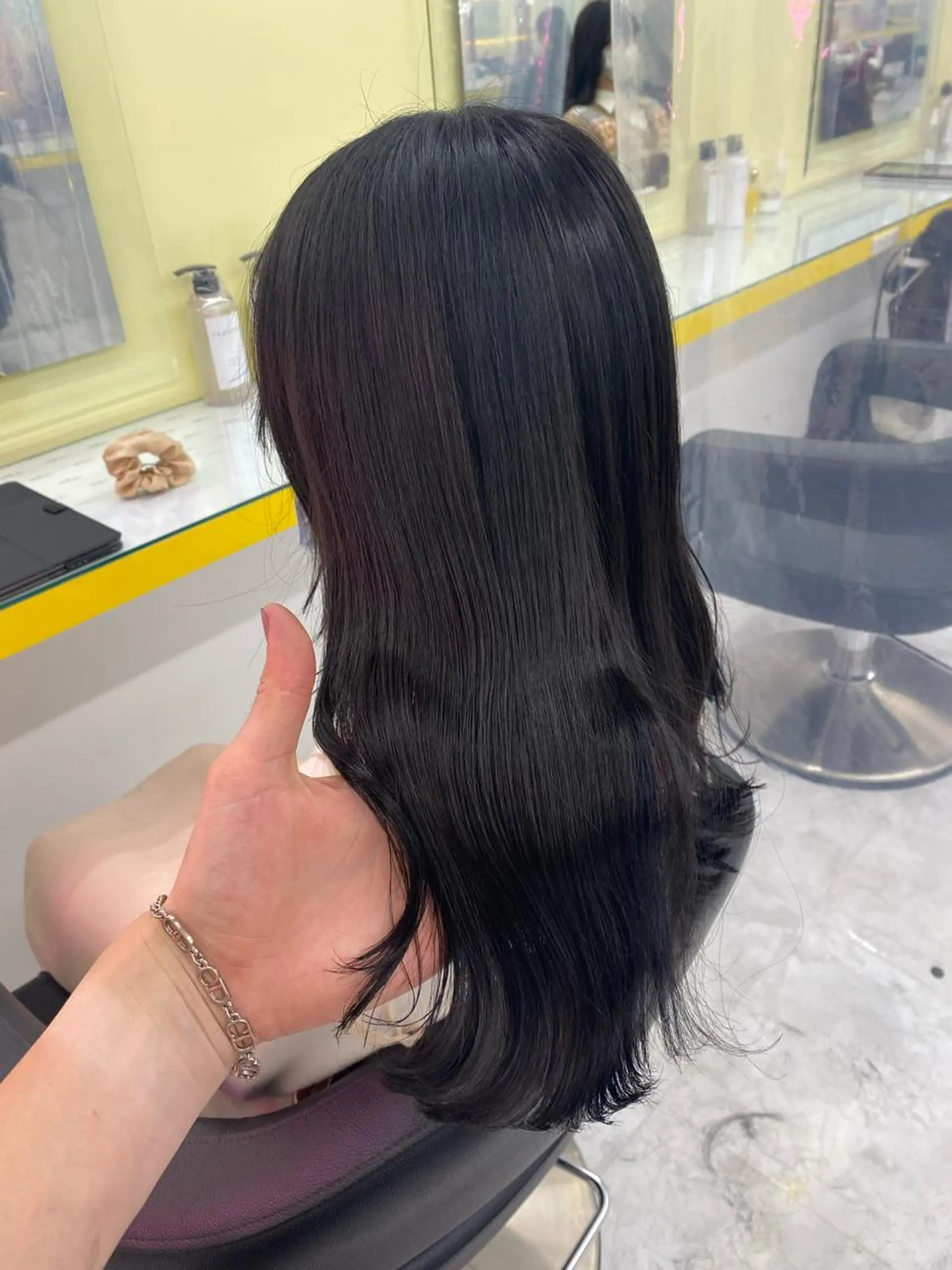 ミディアム カラー パーマ ヘアアレンジ マツエク・マツパ 韓国風ベージュ🤎 赤みなし🌿横浜🤎のヘアスタイル