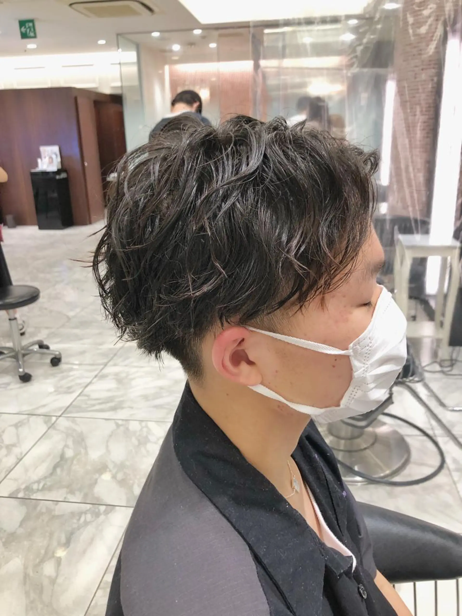 ショート メンズ センターパート カット パーマ 波巻きウェーブ 韓国風パーマ 纐纈のヘアスタイル