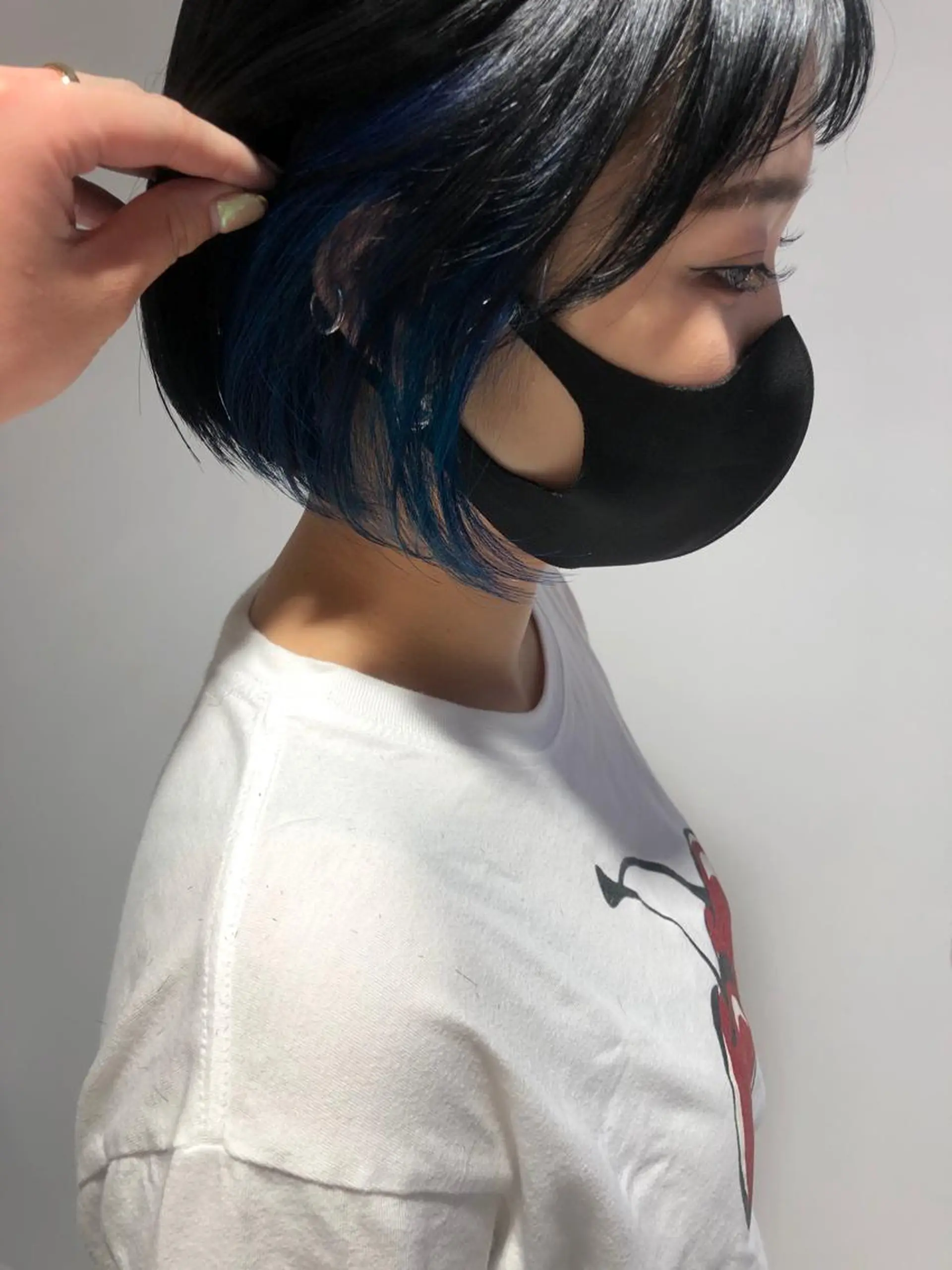 ショート ボブ カット ヘアカラー 岩田 萌那のヘアスタイル