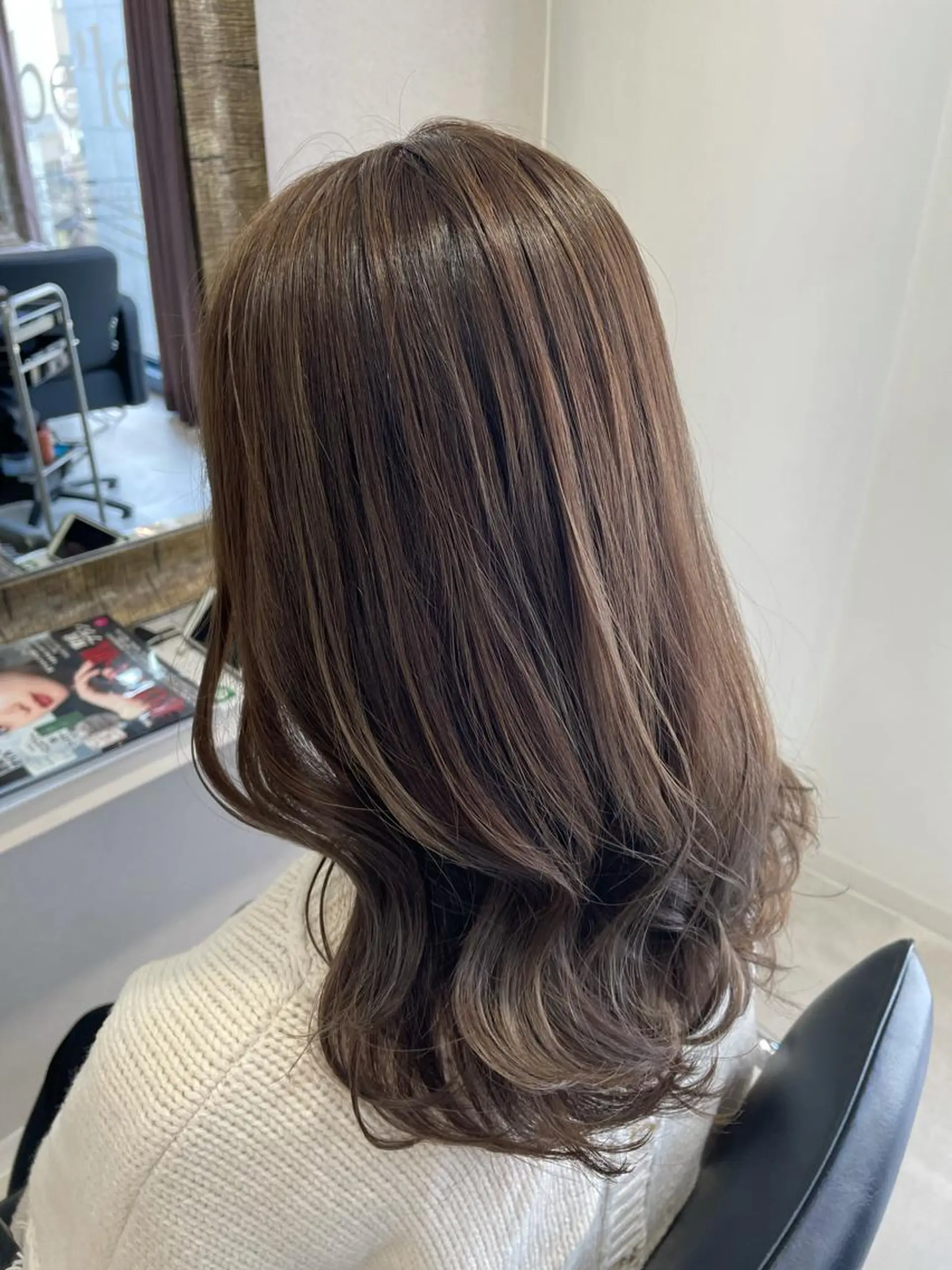 ロング カラー いけだ　ひかり ハイライトくびれヘアのヘアスタイル