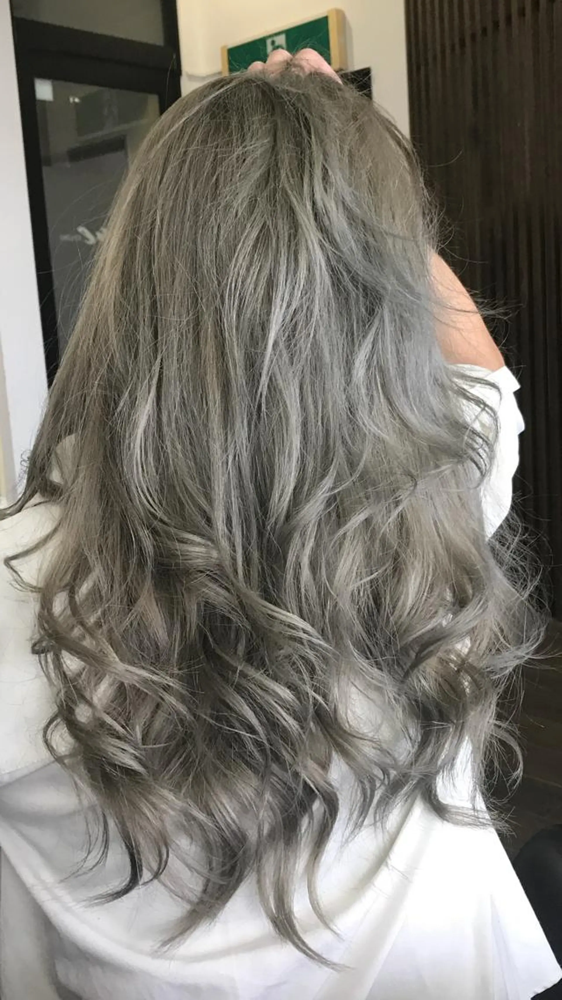 セミロング カラー u hair所属・こばやし ももこのヘアスタイル