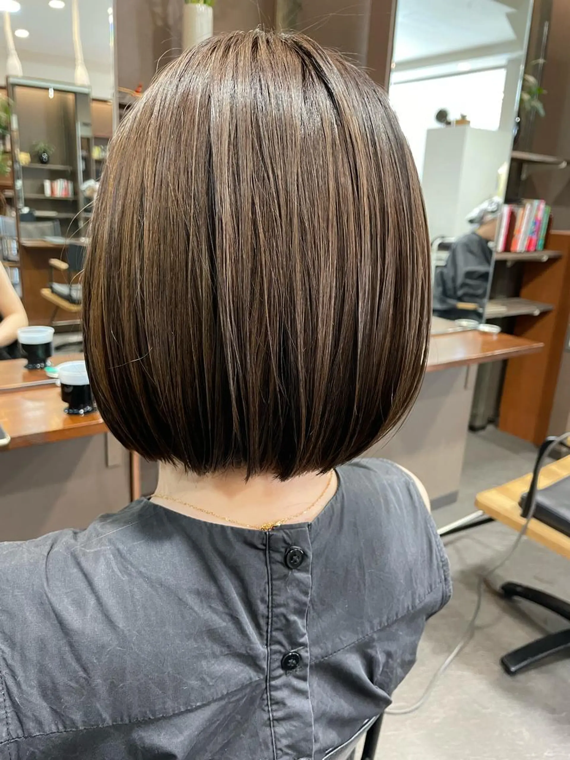 ミディアム ショートボブ ミディアムパーマ ボブ ハイライト 髪質改善 カット ヘアカラー トリートメント 月200名以上担当 六甲徒歩30秒のヘアスタイル