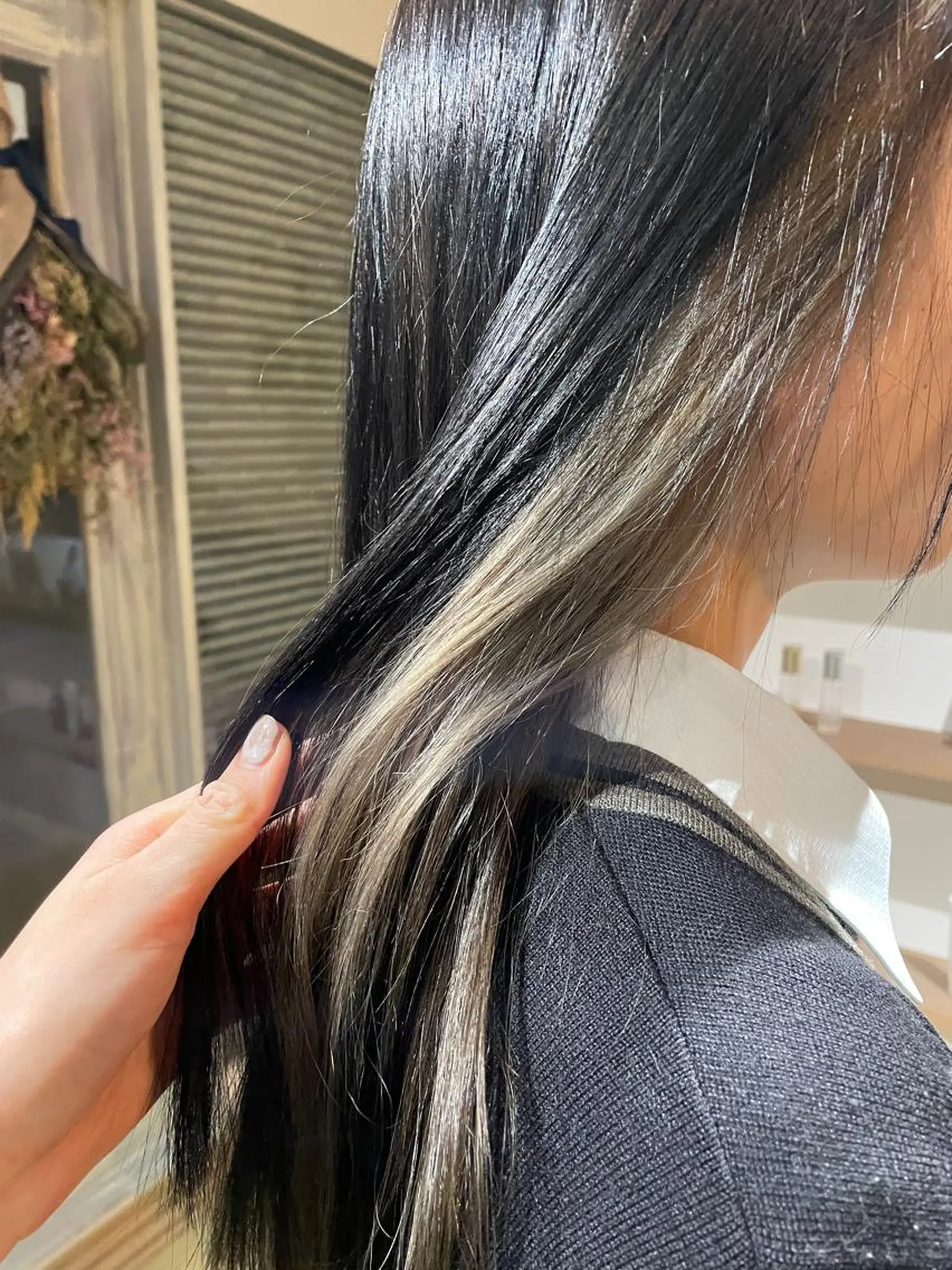 セミロング カラー ベージュカラー ブリーチ ホワイトベージュ OLTI所属・カジ エリナのヘアスタイル