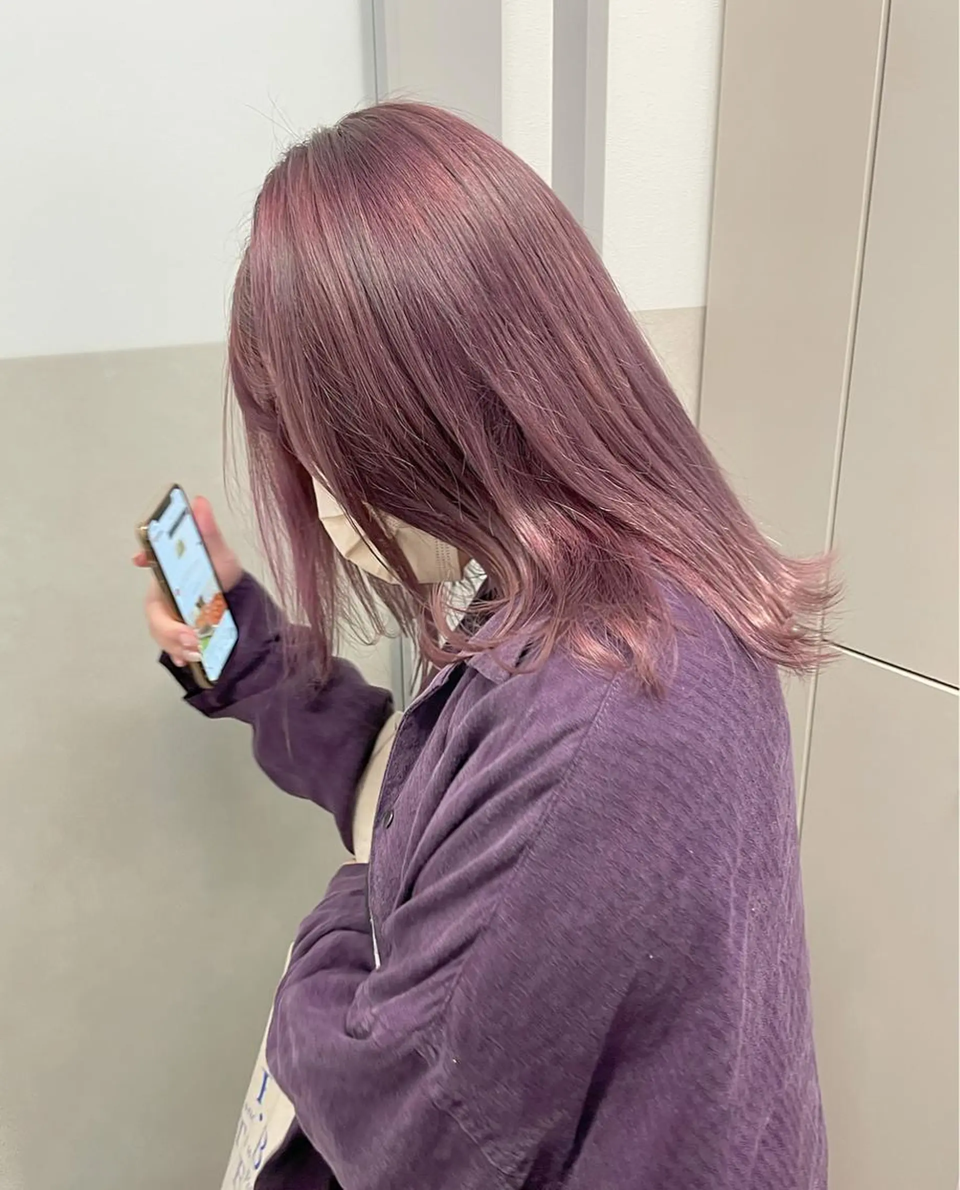 セミロング カラー ヘアアレンジ ブリーチ ケアブリーチ ラベンダーカラー ラベンダーピンク ピンクカラー autre所属・大久保 ひでなりのヘアスタイル