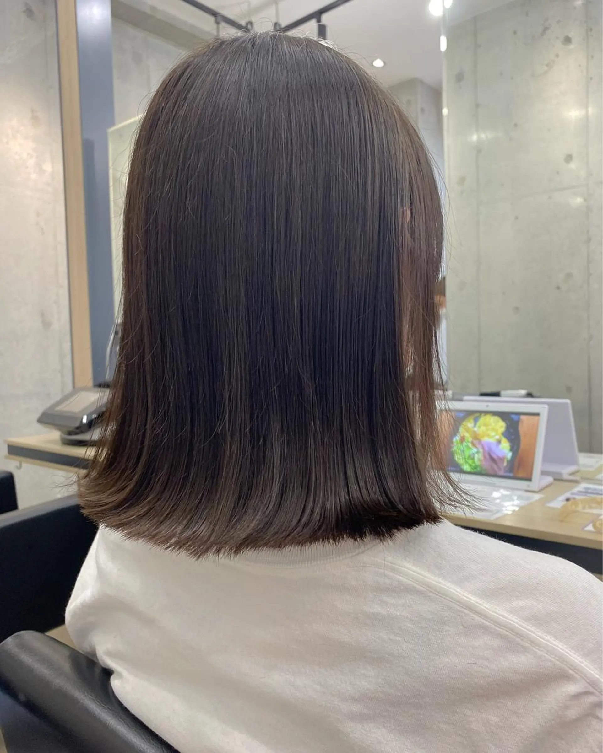 ミディアム カラー オリーブ/アッシュ やわらか透明感カラーのヘアスタイル