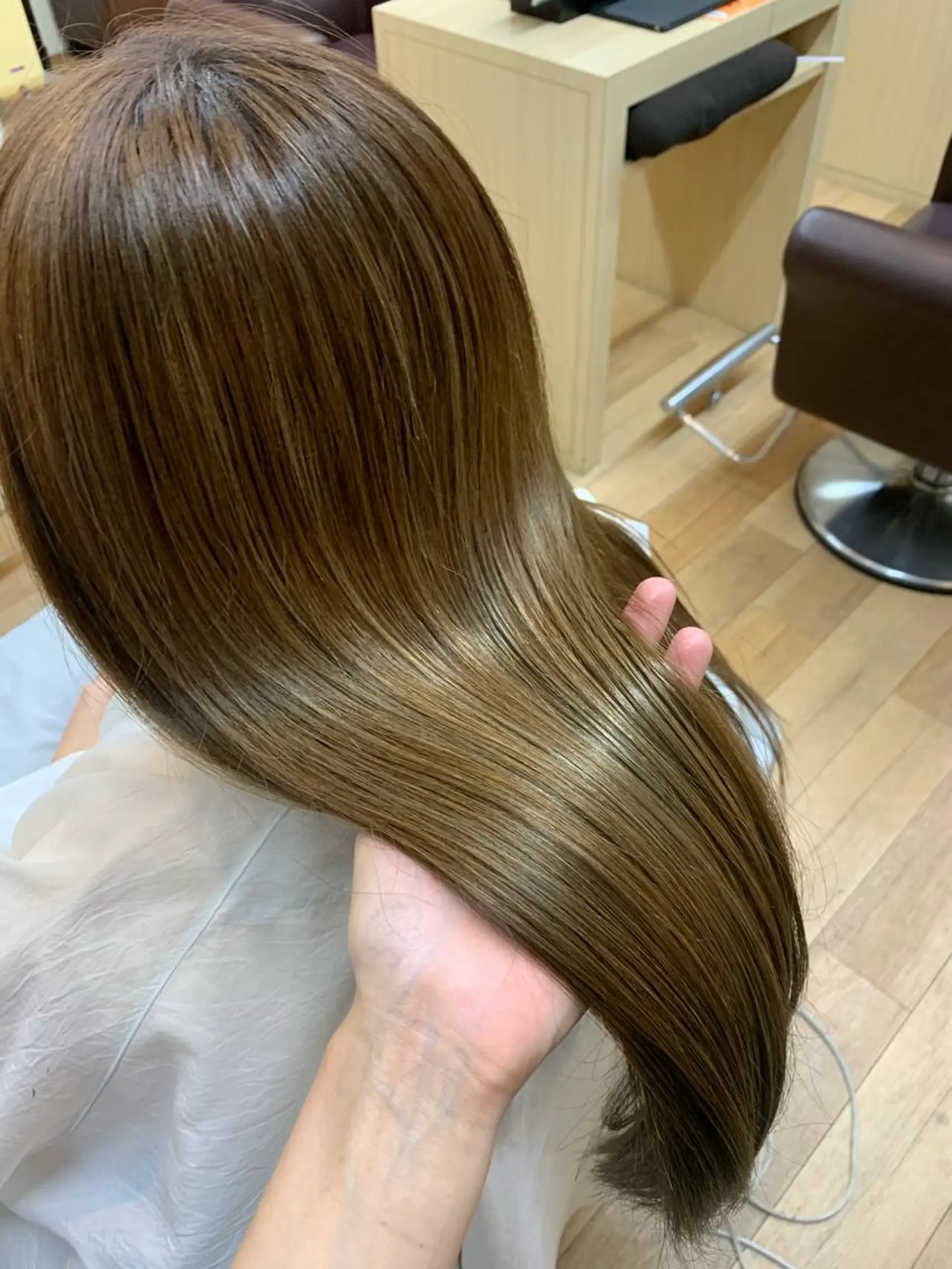 ロング カラー カット ヘアカラー トリートメント 大平 京佳のヘアスタイル