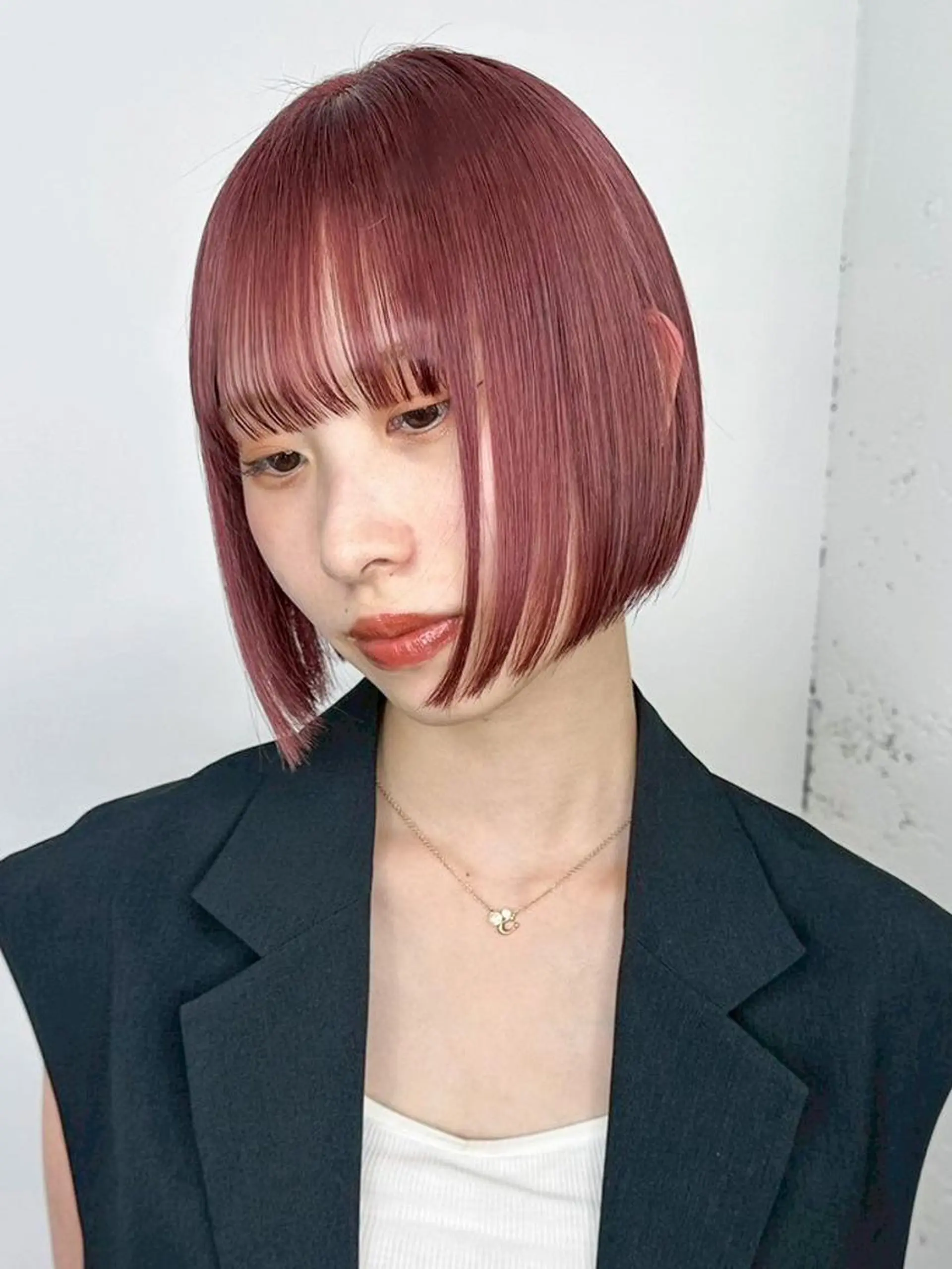 ミディアム カラー ボブ くびれヘア 顔まわりレイヤー 顔周りカット 韓国風ヘア カット ヘアカラー トリートメント ITby ALBUM 北千住店のヘアスタイル