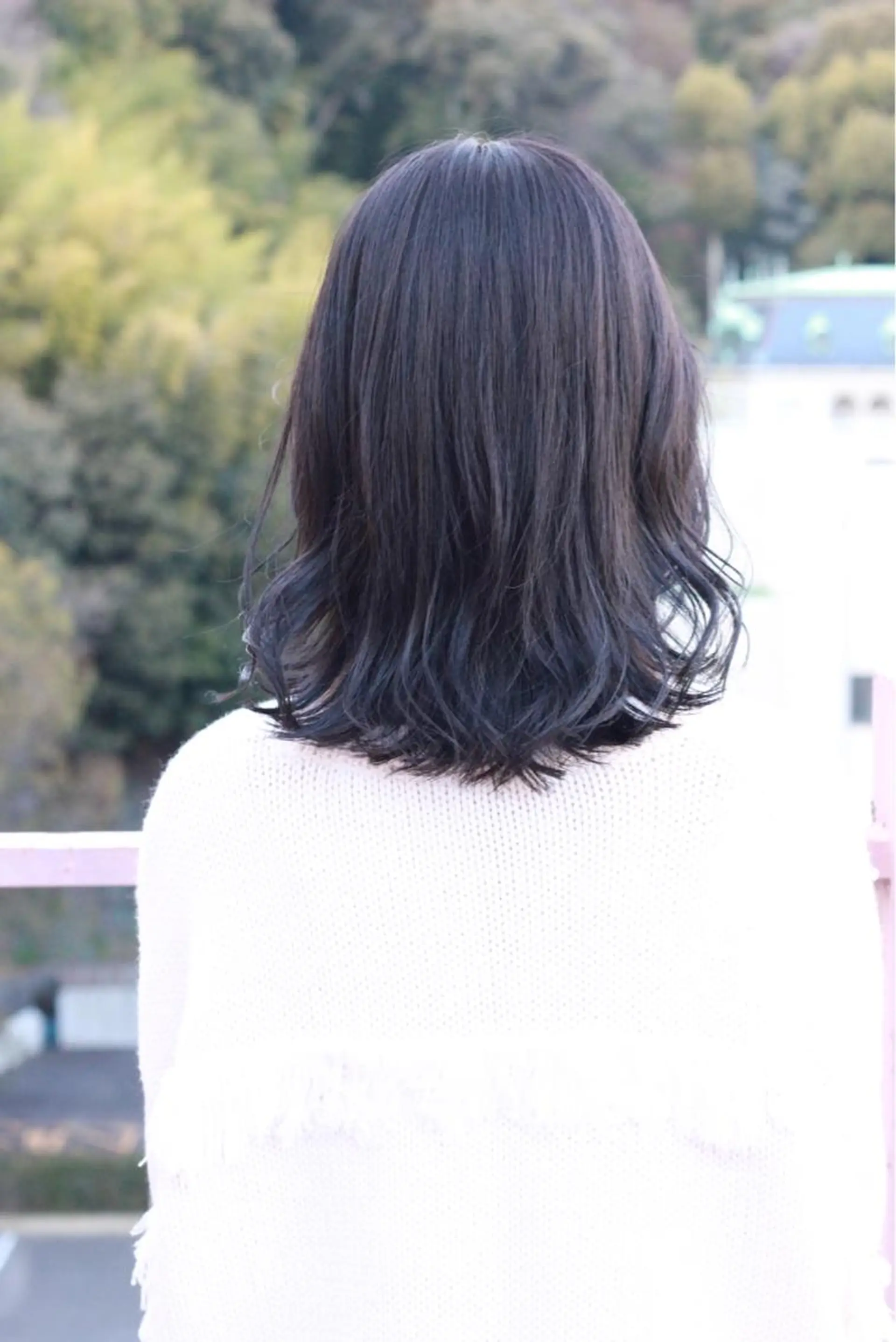ミディアム カラー アッシュ ブルーカラー ブルーアッシュ カット ヘアカラー Viage （ビアージュ）のヘアスタイル