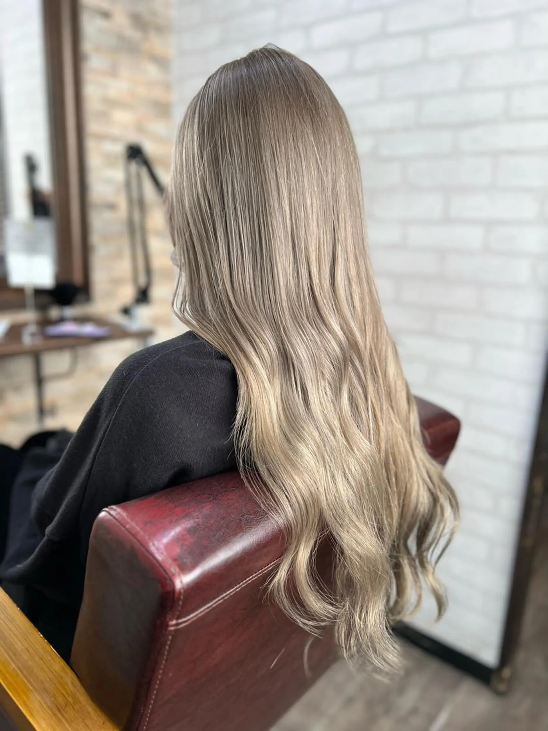 ロング カラー ベージュカラー ホワイトベージュ 多賀 順平のヘアスタイル