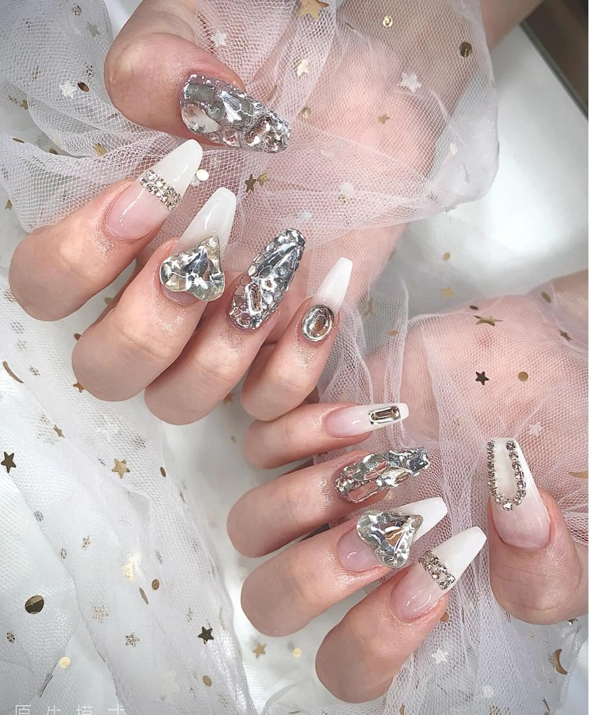 ネイル I-nailロング /ワンホン/キラキラのネイルデザイン