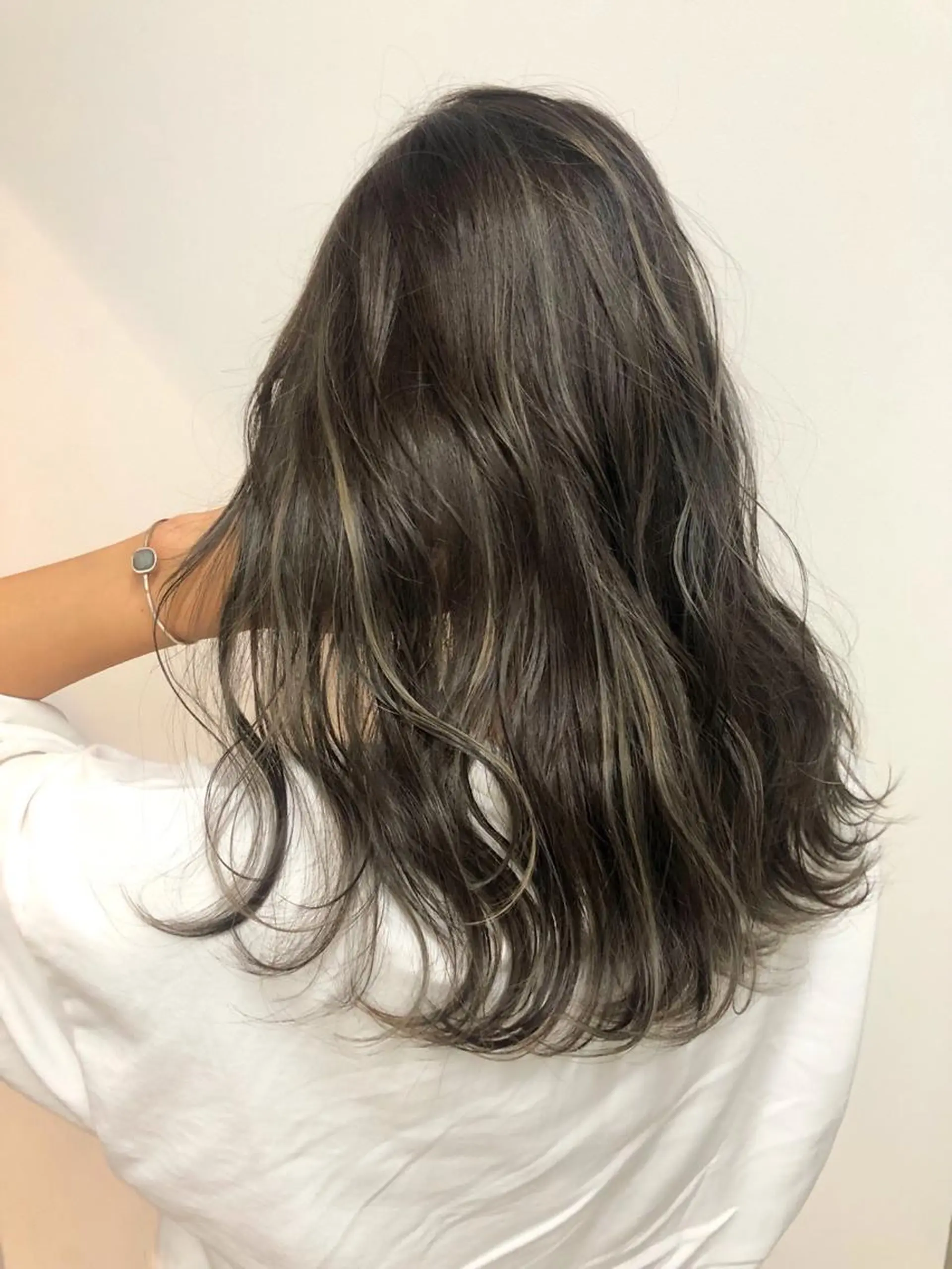 カラー グレージュ ハイライトカラー ディレクター ノナカのヘアスタイル