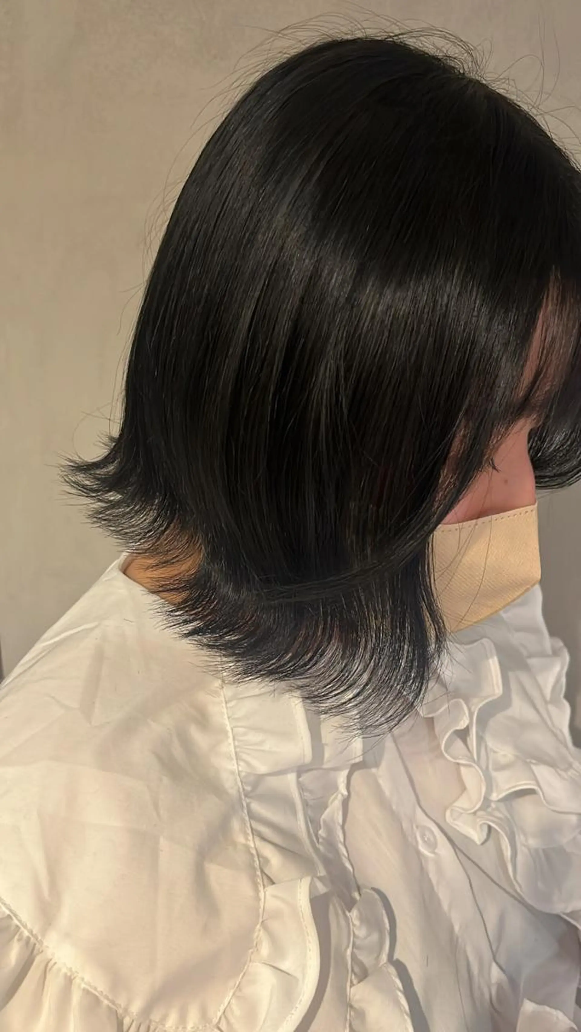 ショート カラー 黒髪 ブルーカラー ブルーブラック 中屋 日和のヘアスタイル