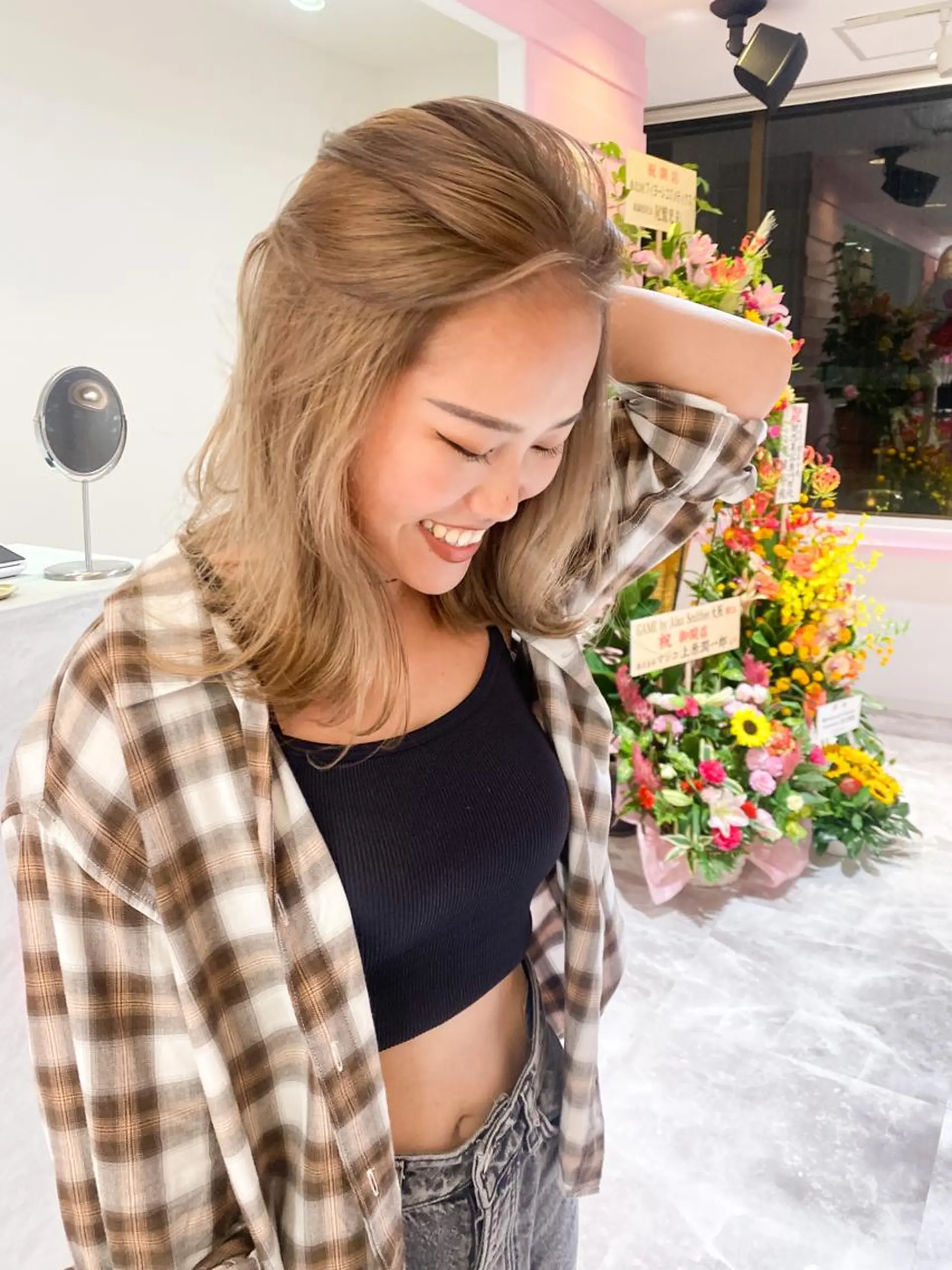 セミロング 髪質改善韓国レイヤー SHIORI🦋のヘアスタイル