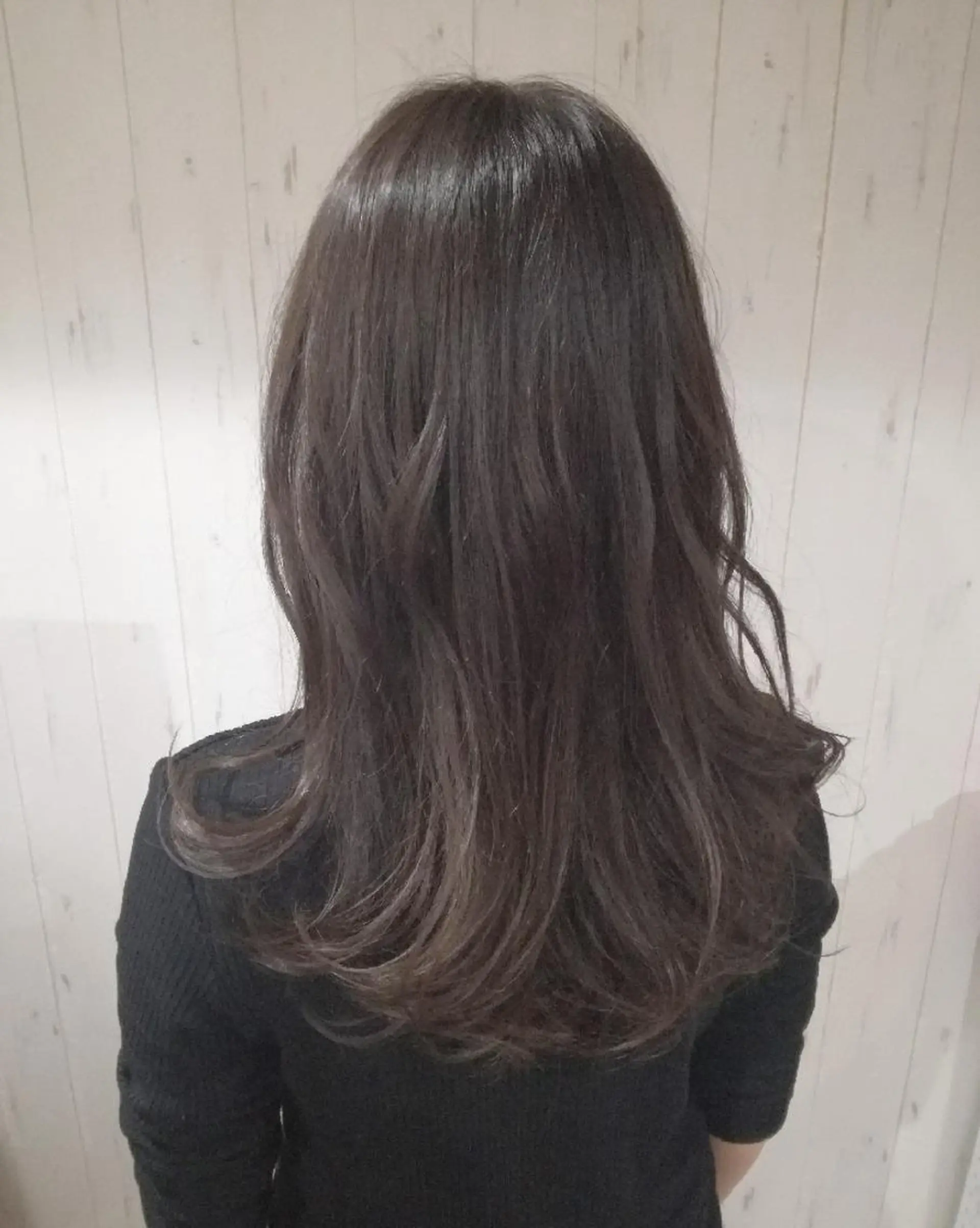 セミロング カラー アッシュ ベージュカラー 透明感カラー 西川 敏夫のヘアスタイル