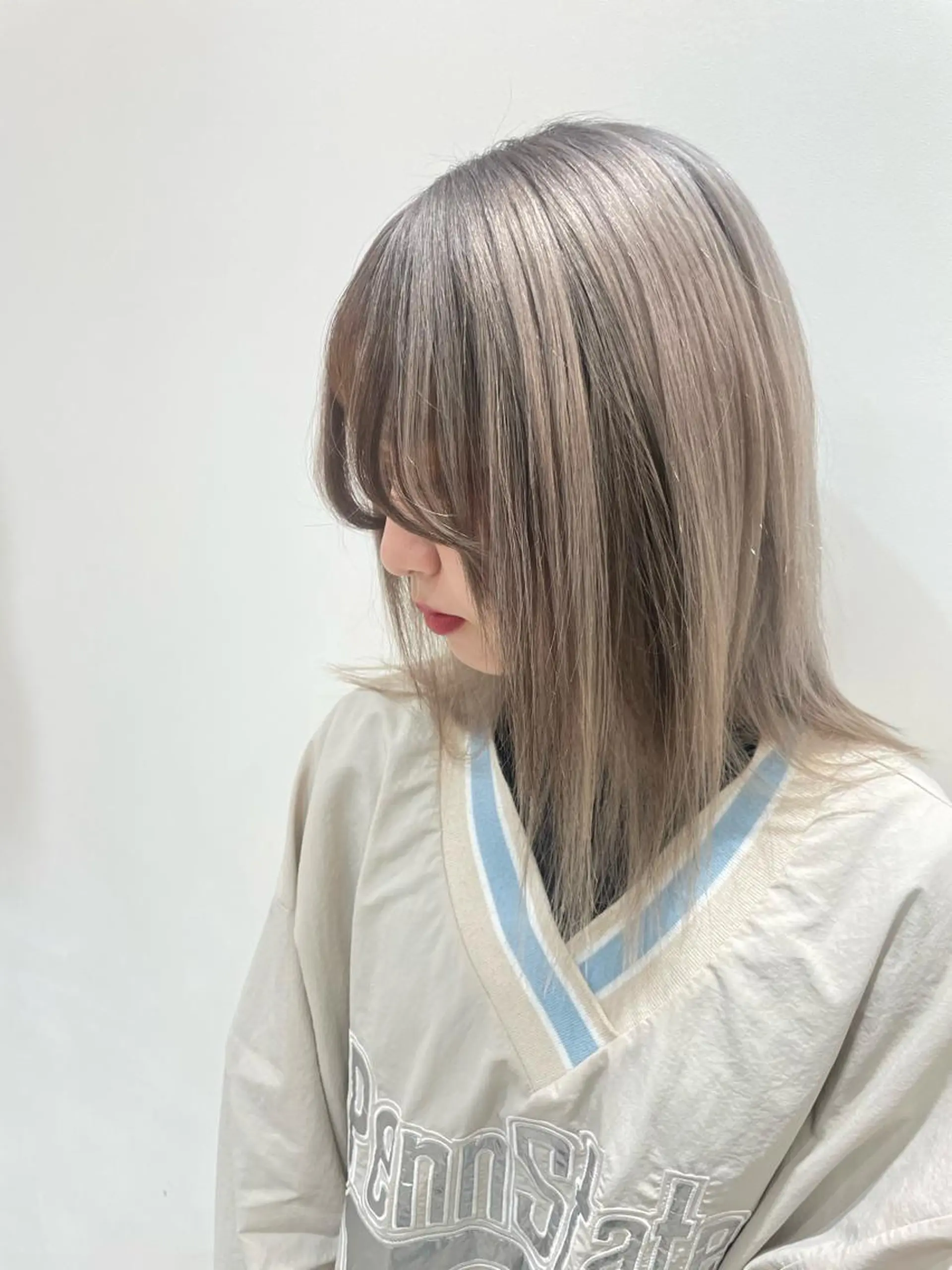 ミディアム ハッシュカット レイヤー池袋のヘアスタイル