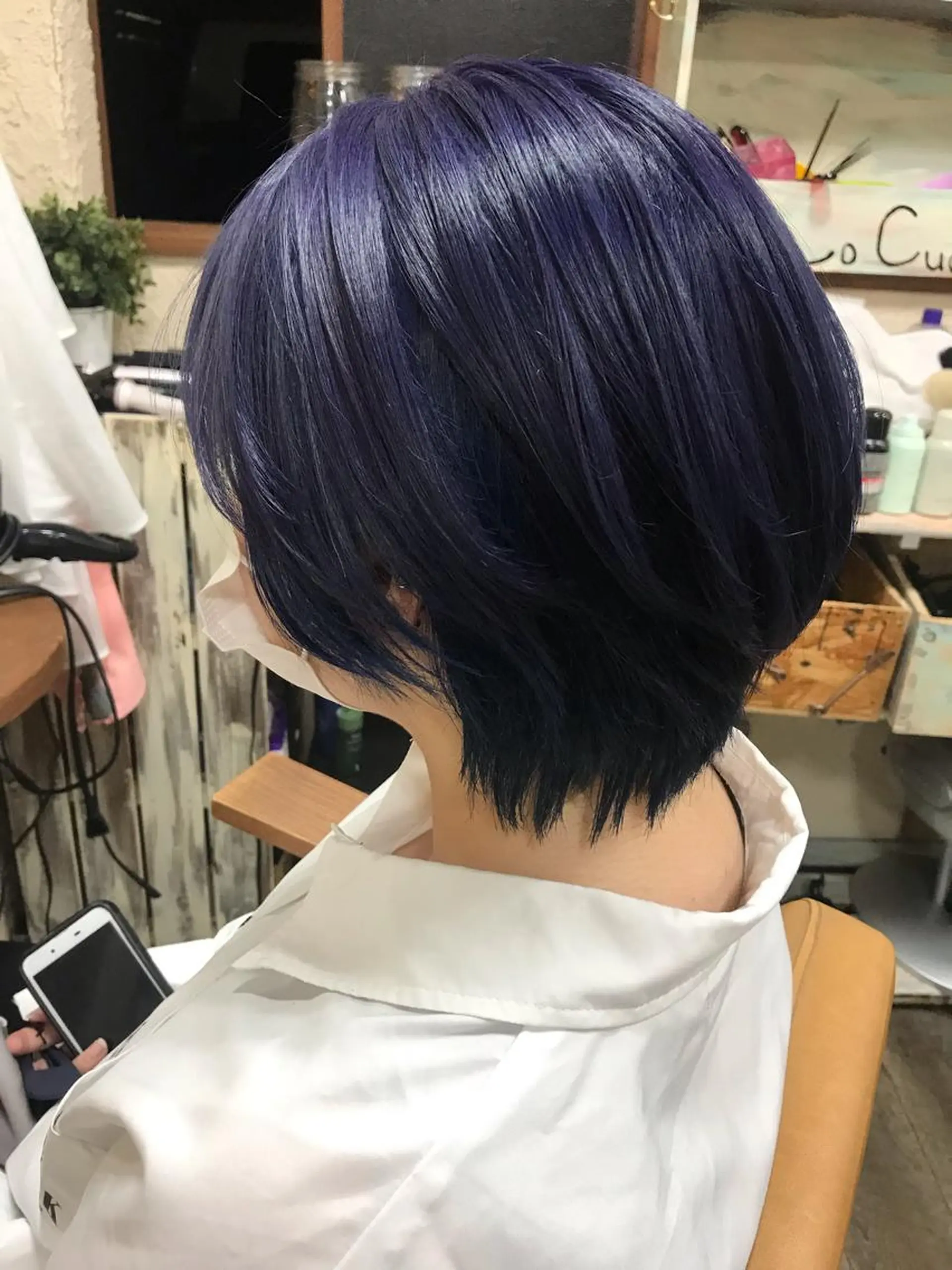 ショート カラー ブリーチ ブルーカラー パープルカラー ショートヘア 磧本 祐里恵のヘアスタイル