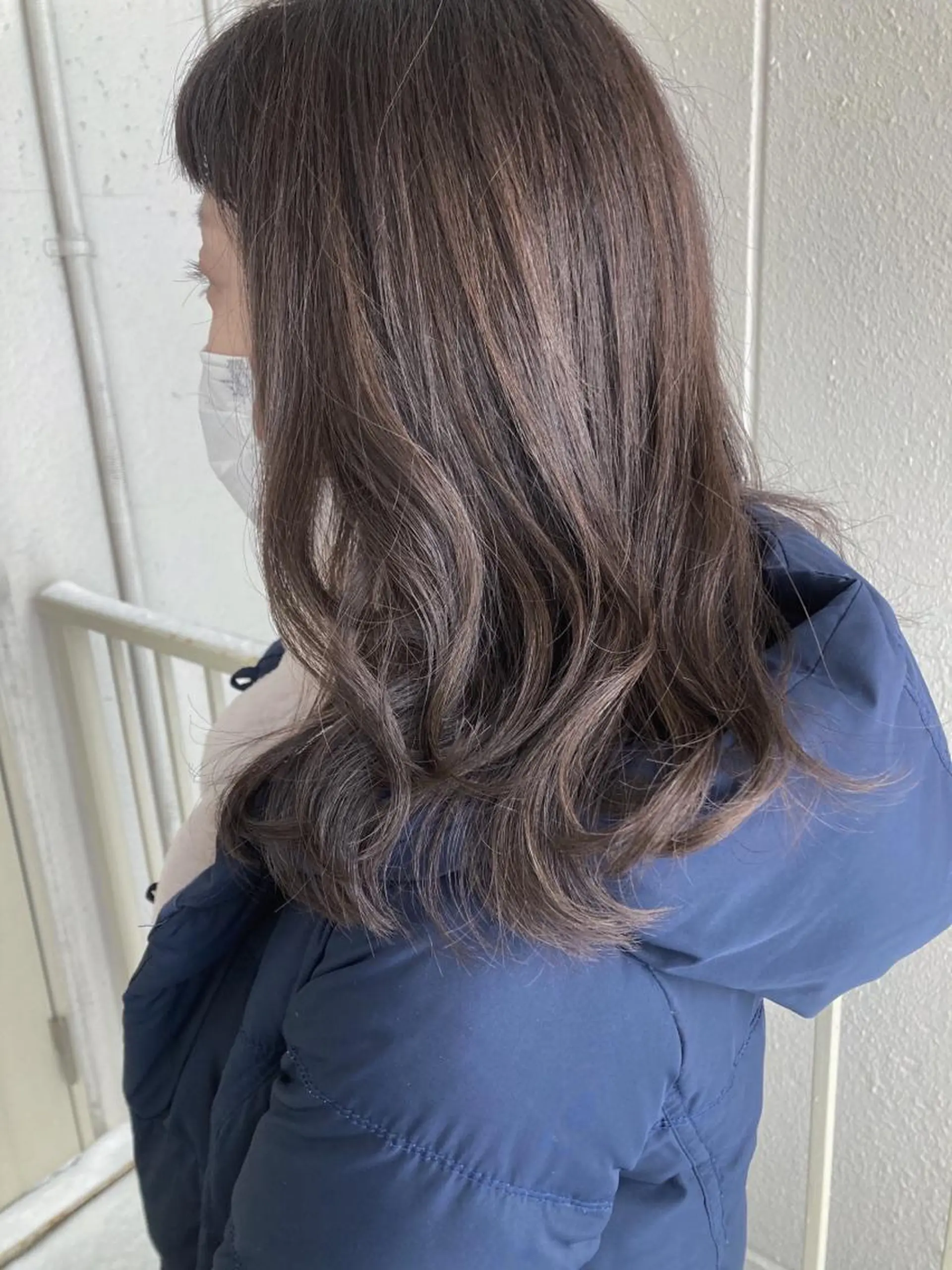 セミロング アッシュ アッシュグレー アッシュグレージュ roka ノゾミのヘアスタイル