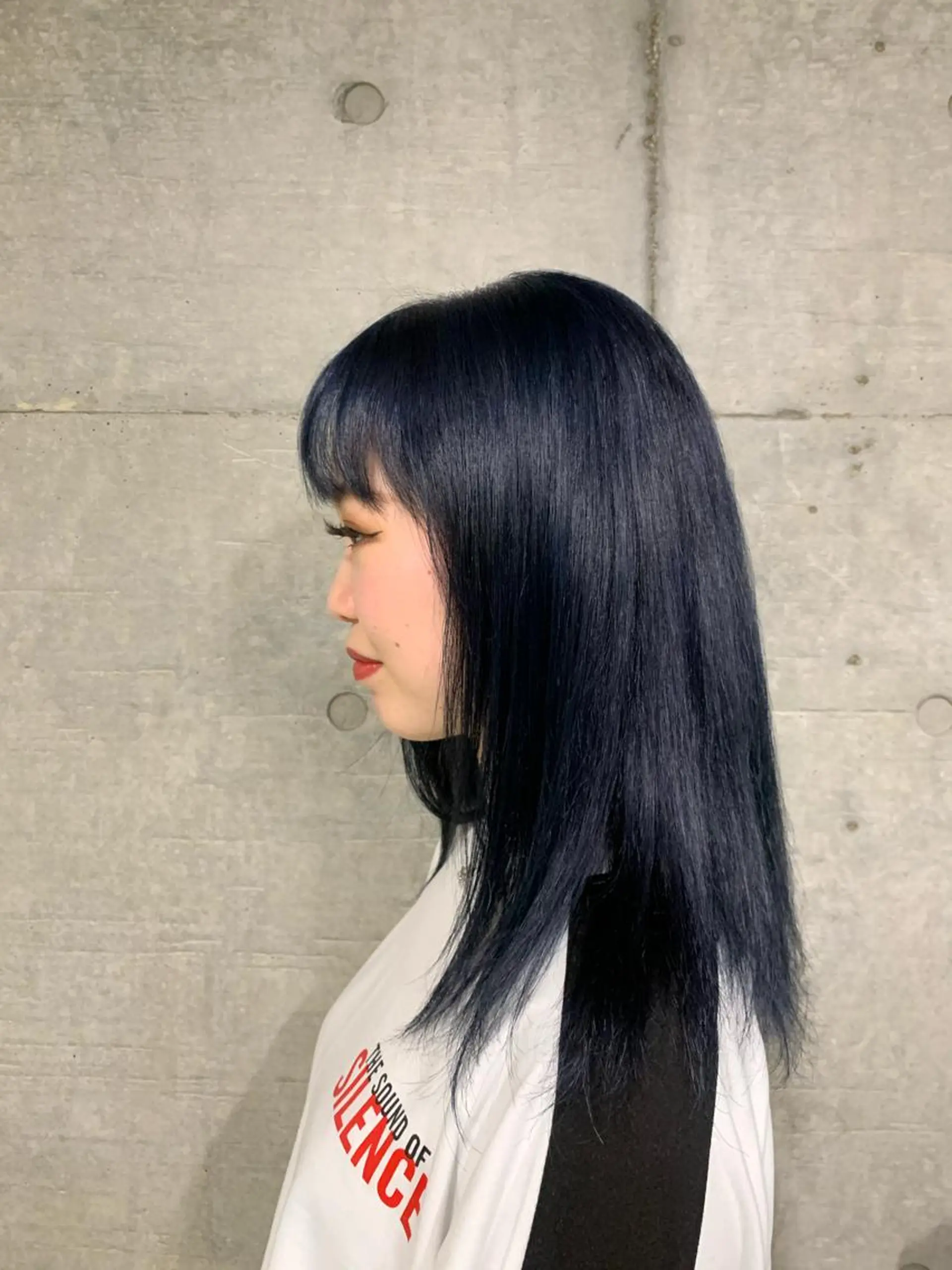 セミロング カラー メンズ 黒髪 ブルーカラー ブルーブラック ブルージュ ネイビーカラー ヘアカラー トリートメント THE./ブリーチ 透感カラー/髪質改善のヘアスタイル