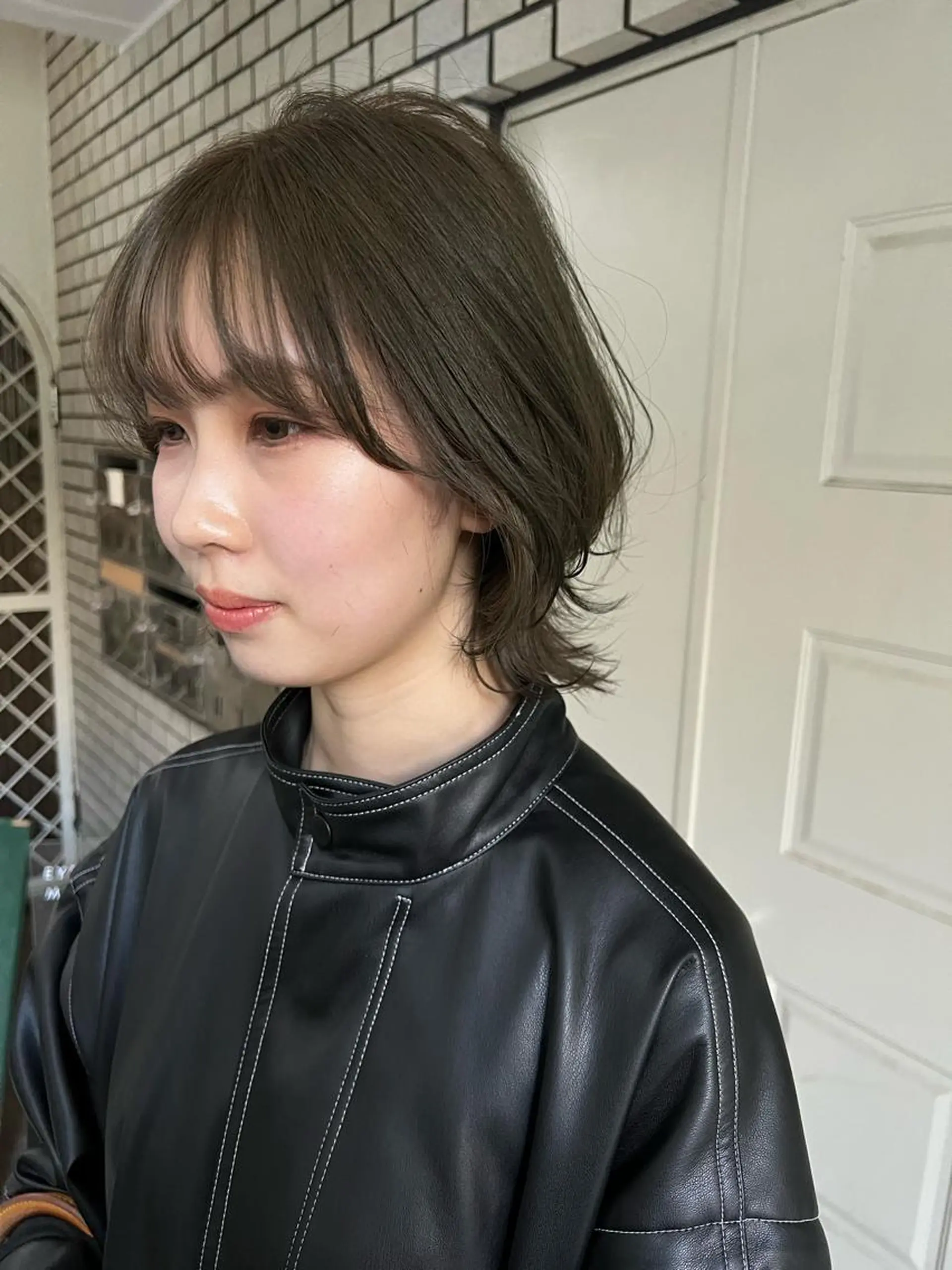 ショート カラー ブリーチ 透明感カラー グレージュ オリーブグレージュ オリーブグレー カット ヘアカラー トリートメント takada kohのヘアスタイル