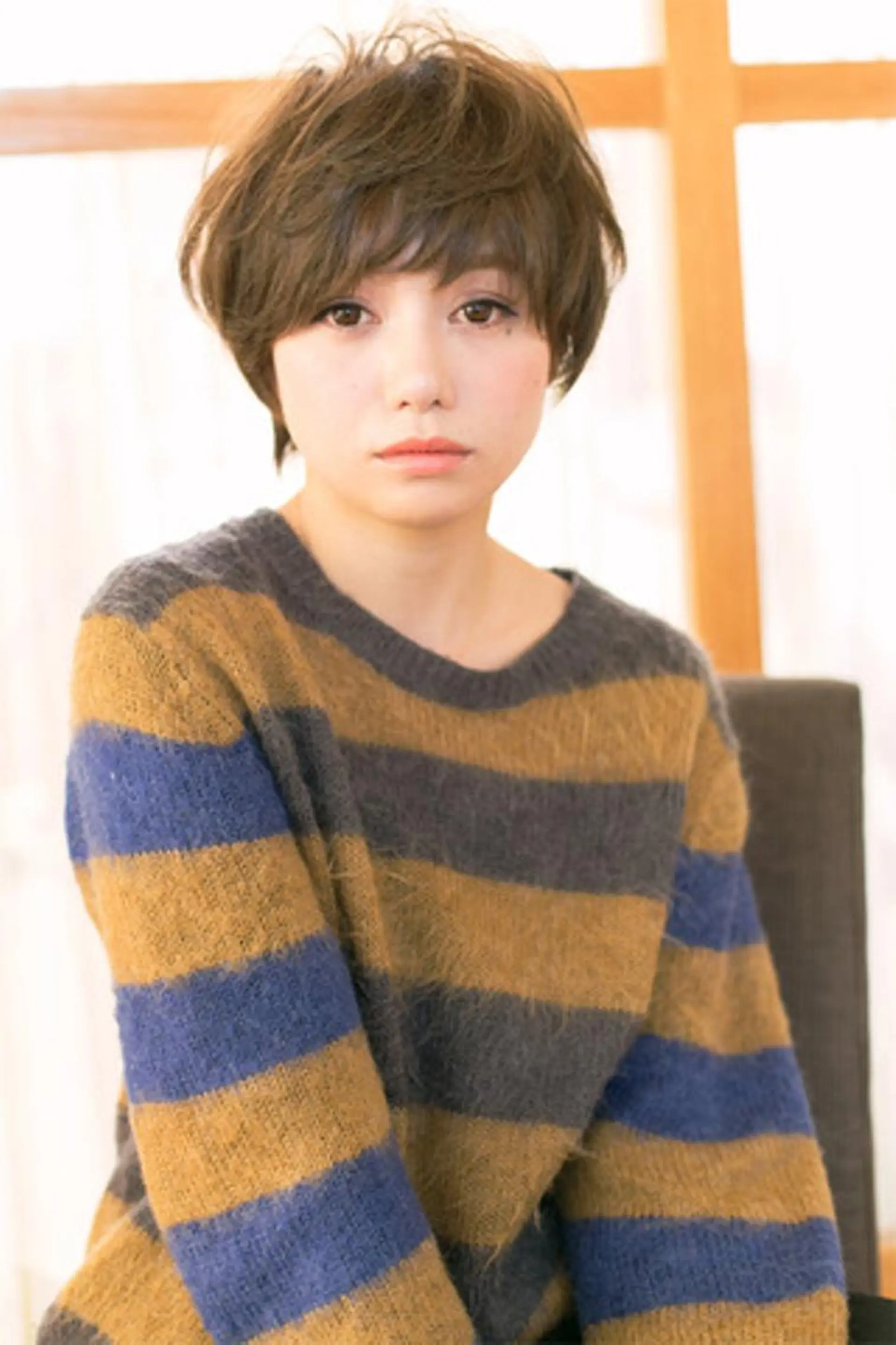 ショート ハンサムショート アッシュ ボブ 顔まわりレイヤー レイヤーカット 【公式】amble luxe池袋東口🩷のヘアスタイル