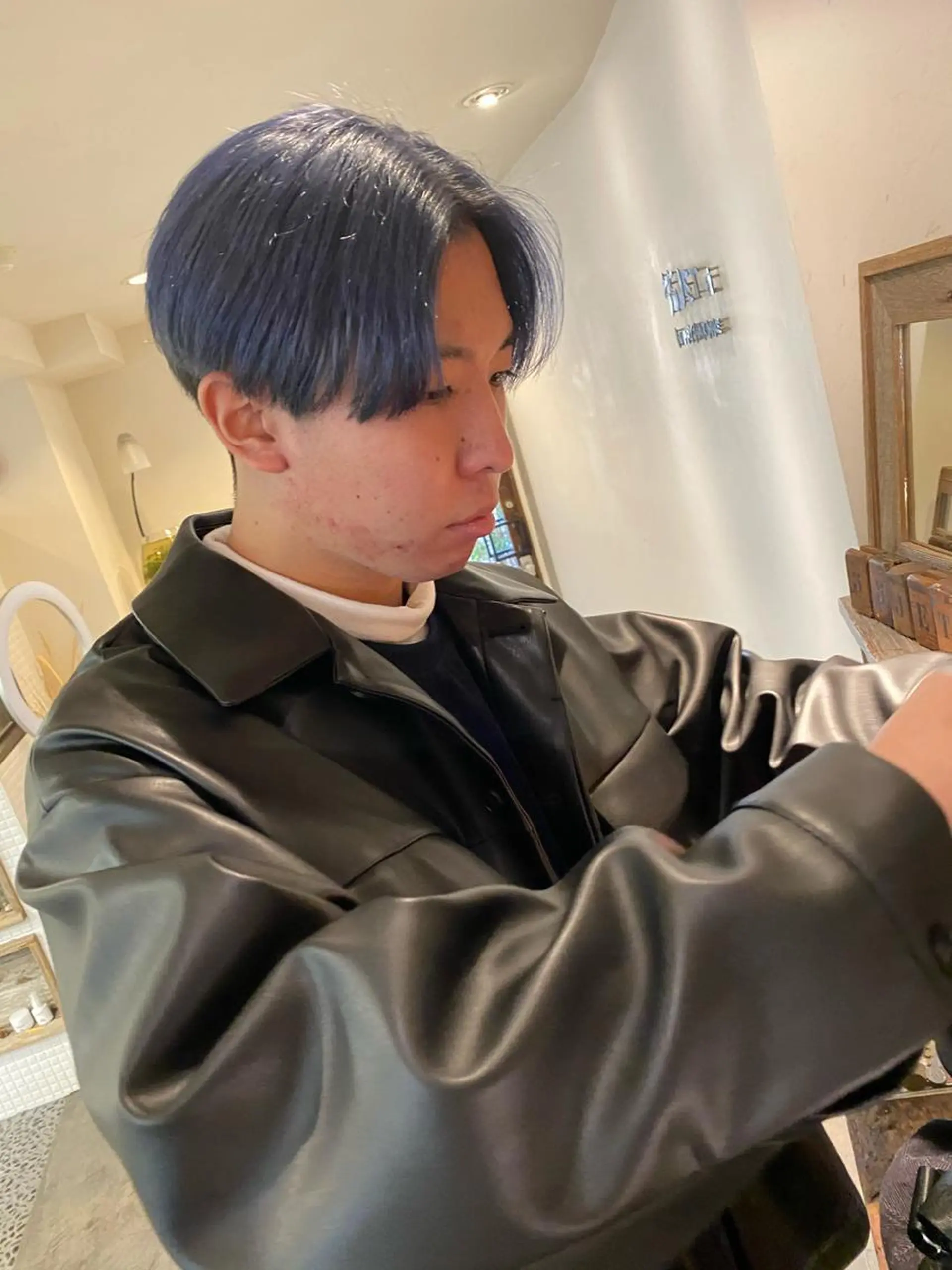 ショート カラー メンズ センターパート ブルーカラー TELA HAIR 岩槻所属・TELA HAIR 岩槻 高梨のヘアスタイル