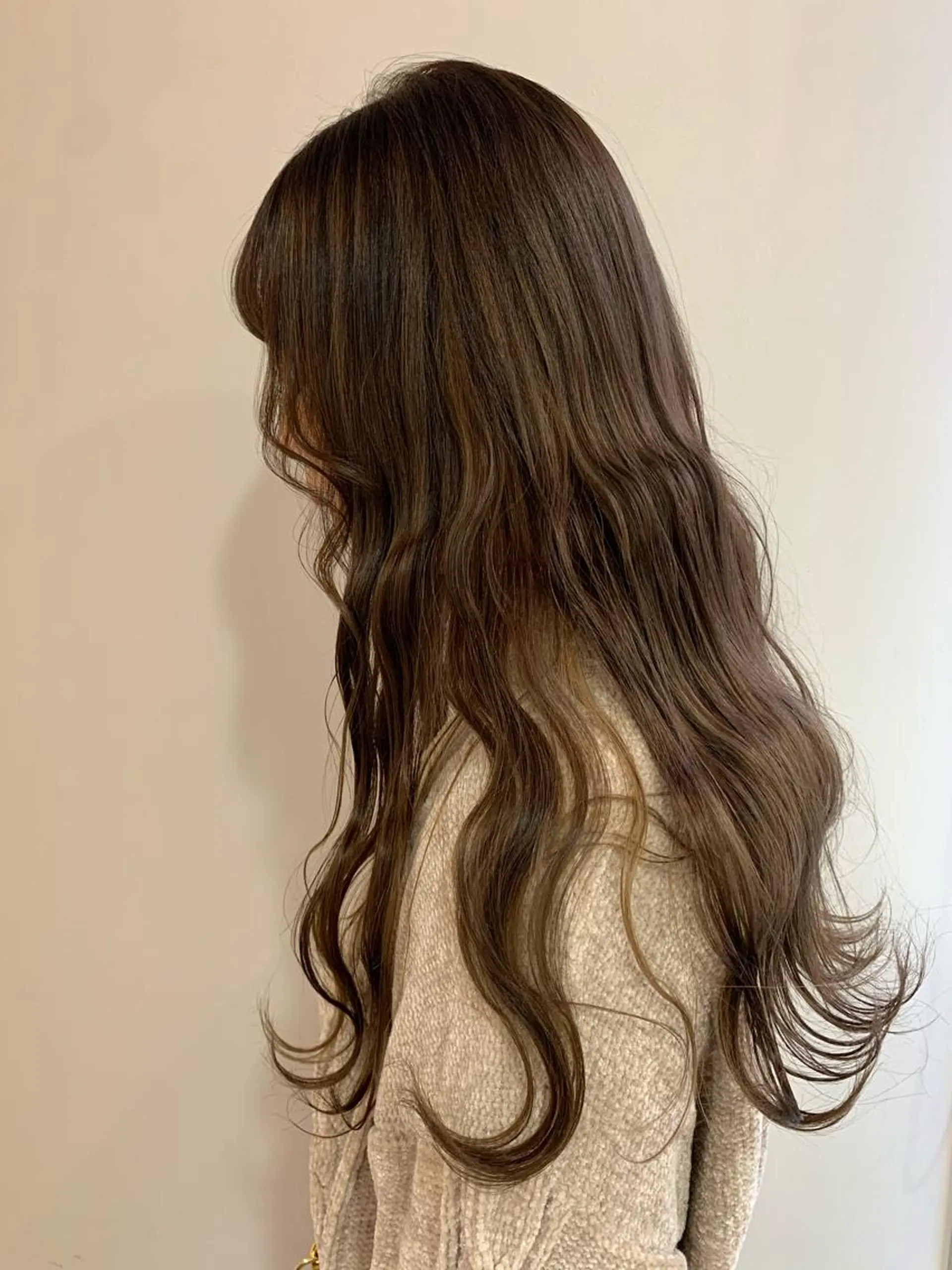 ロング カラー ベージュカラー ミルクティーベージュ カット ヘアカラー 顔まわりカット✄ ベージュカラー🧸のヘアスタイル