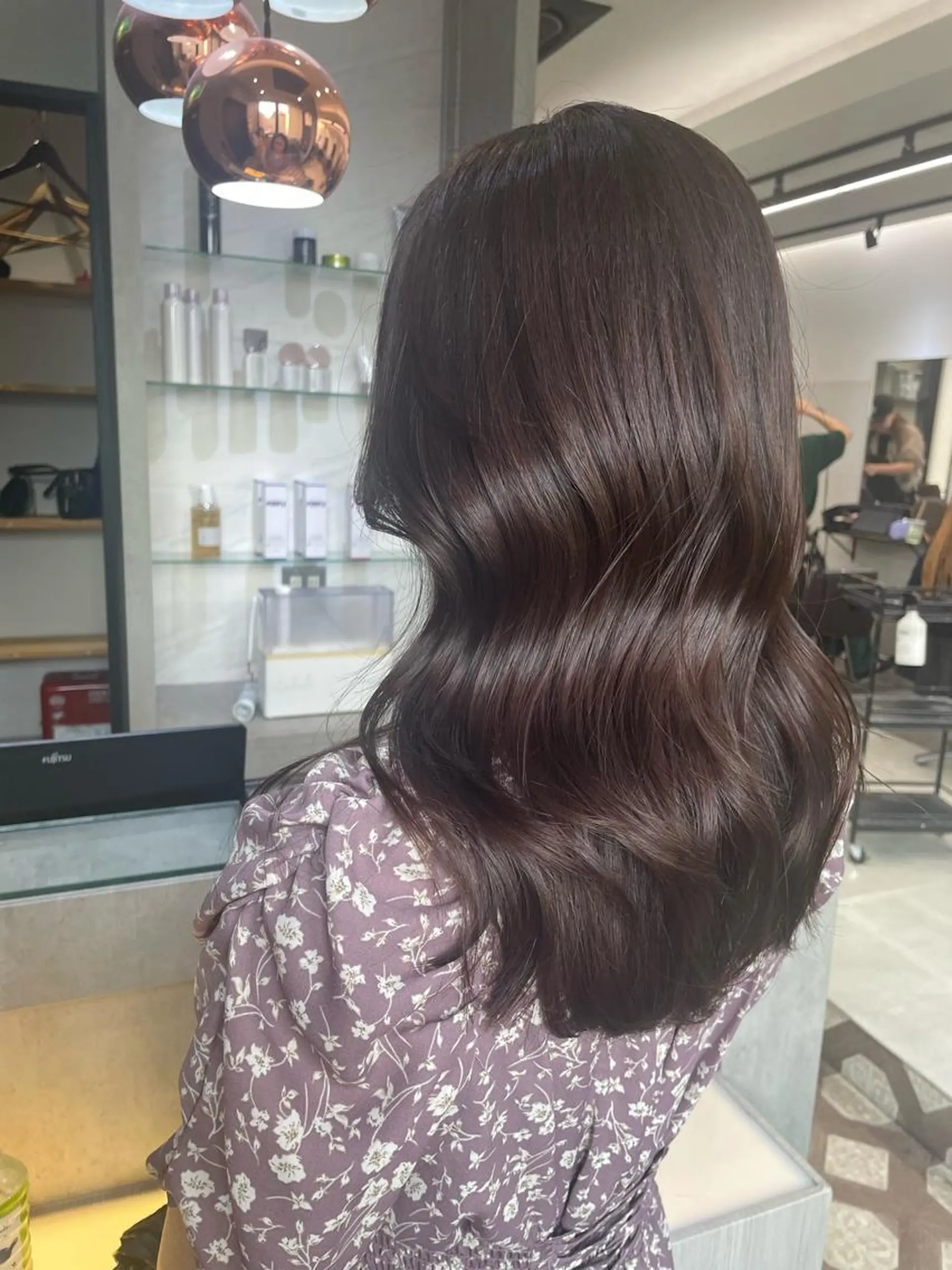 カラー AIRI layer cut hairのヘアスタイル