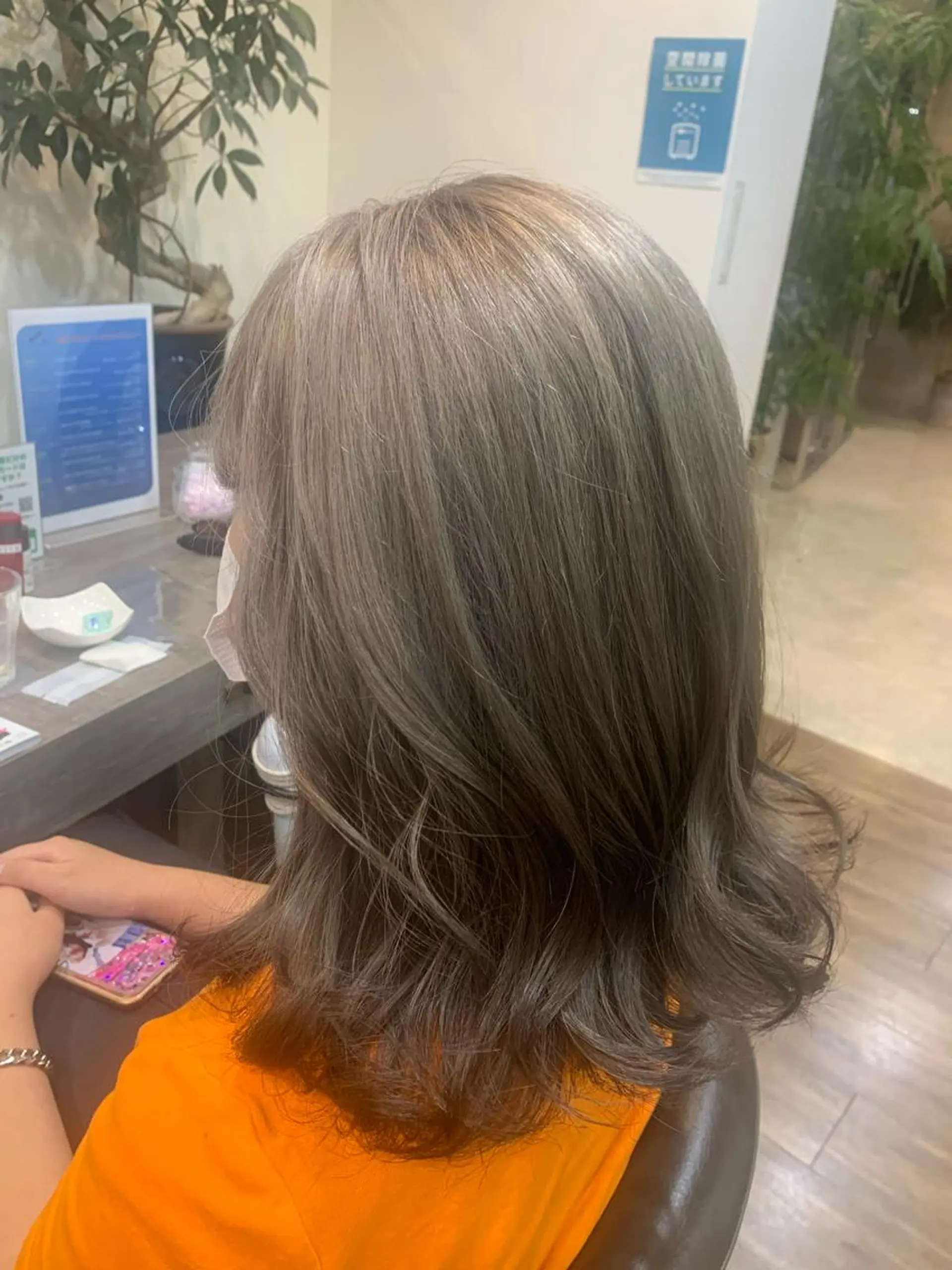 セミロング カラー ヘアアレンジ ecru🕊️堀内 眞帆のヘアスタイル