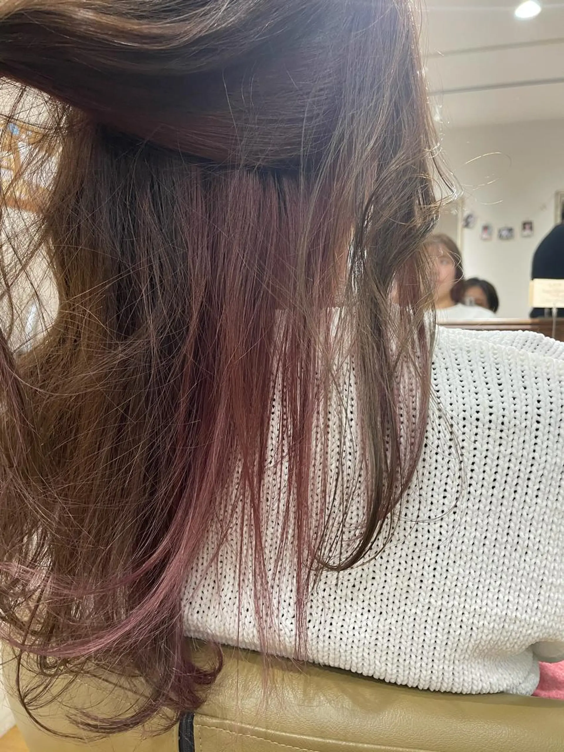 セミロング カラー インナーカラー 佐治 梨乃のヘアスタイル