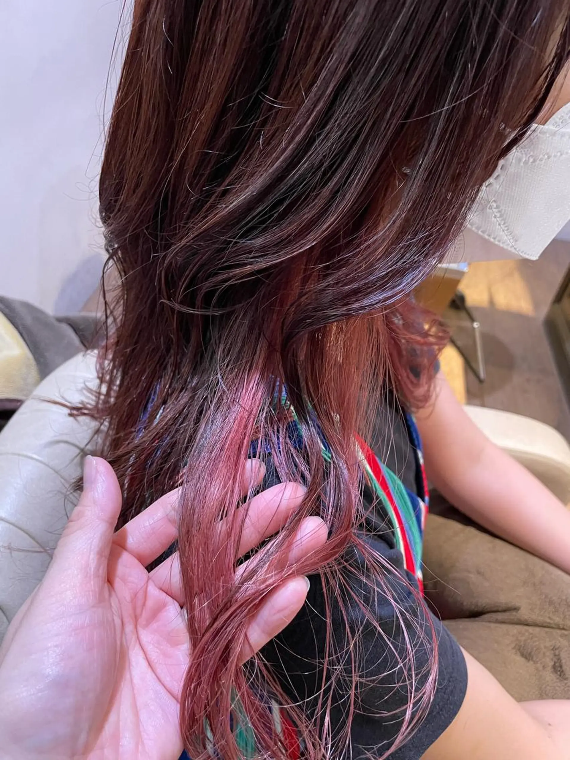 ロング カラー インナーカラー ピンクカラー モードケイズ塚口 河野髪質改善ioLuのヘアスタイル