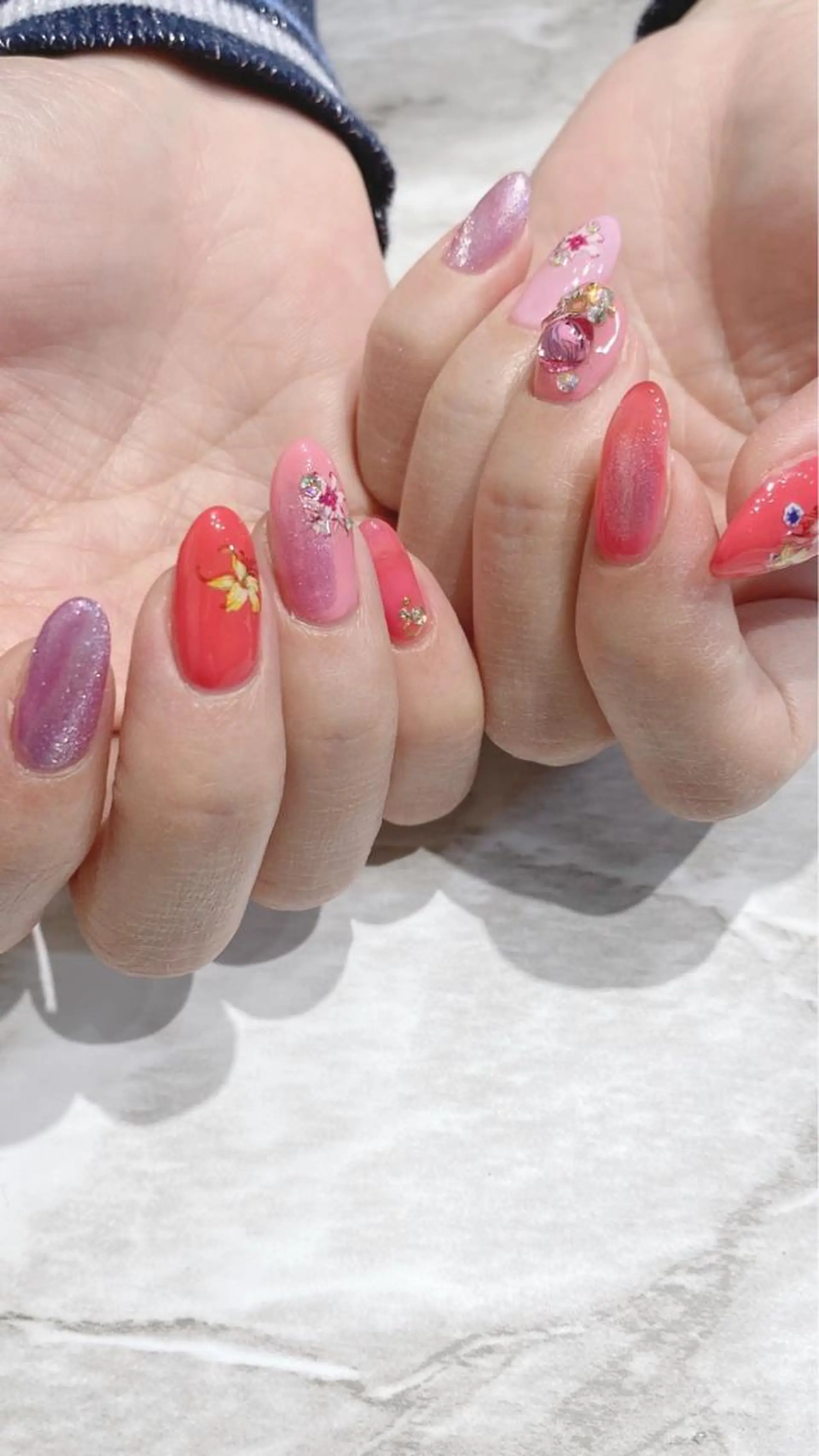 ネイル ピンク 黄色 ハンドネイル フットネイル ハンドケア nail salon  AlgeTy所属・✴︎:.｡. MAKI.｡.:✴︎のネイルデザイン
