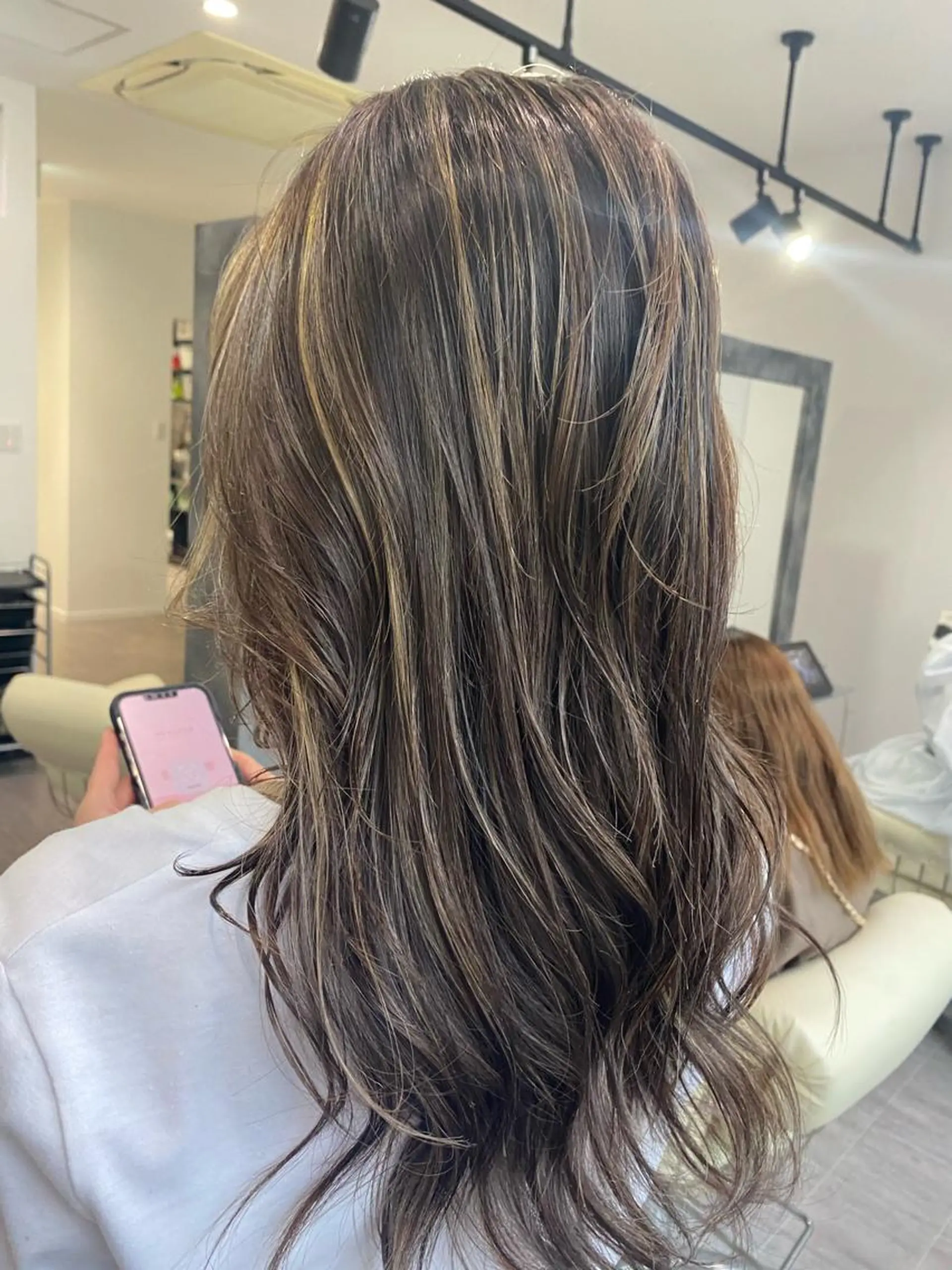 ロング カラー hair make huit8所属・ハイライト&ブリーチ 💇🏼‍♀MAHOのヘアスタイル