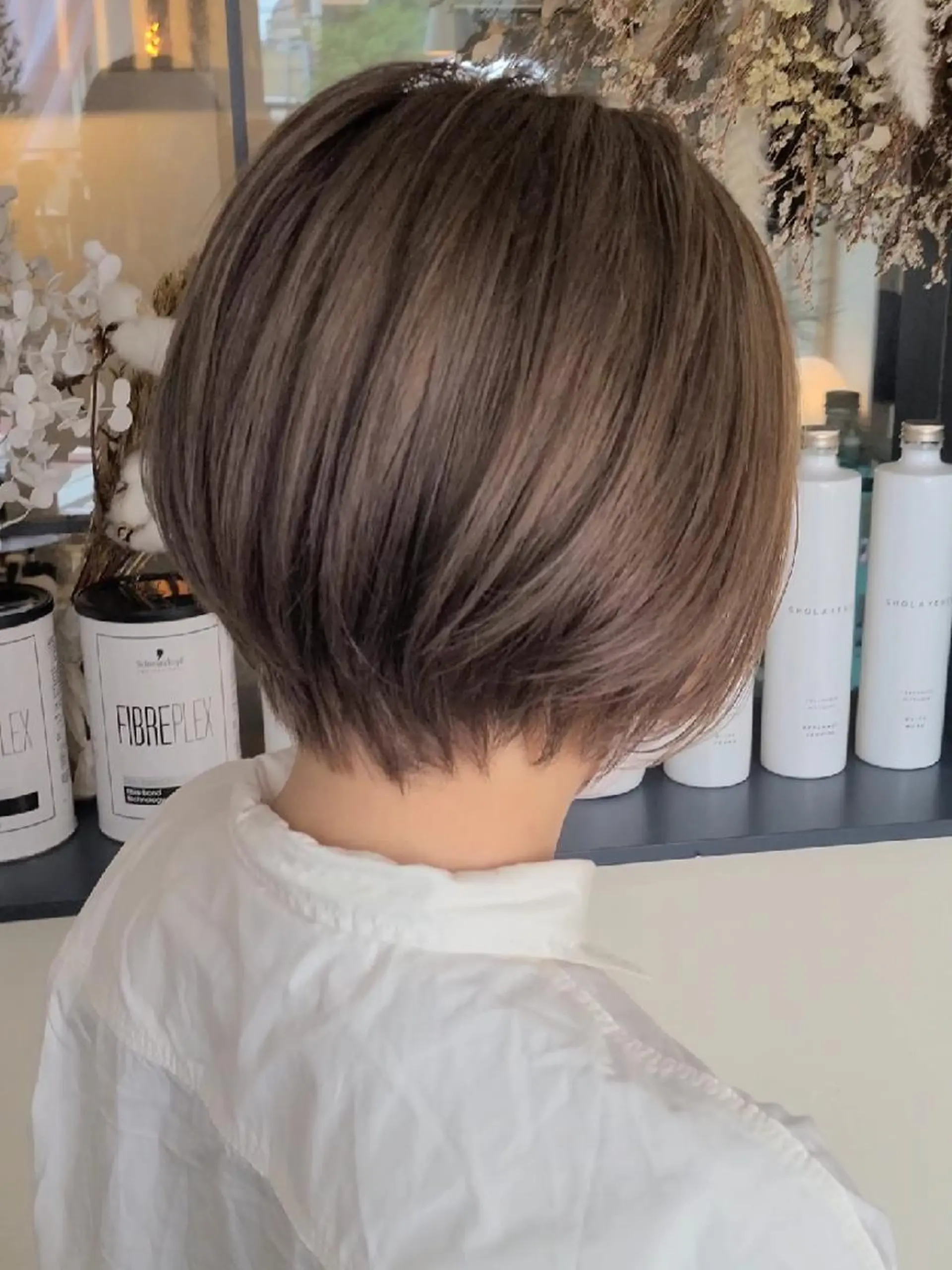 ショート ブリーチカラー🌈 嘉名 真樹のヘアスタイル