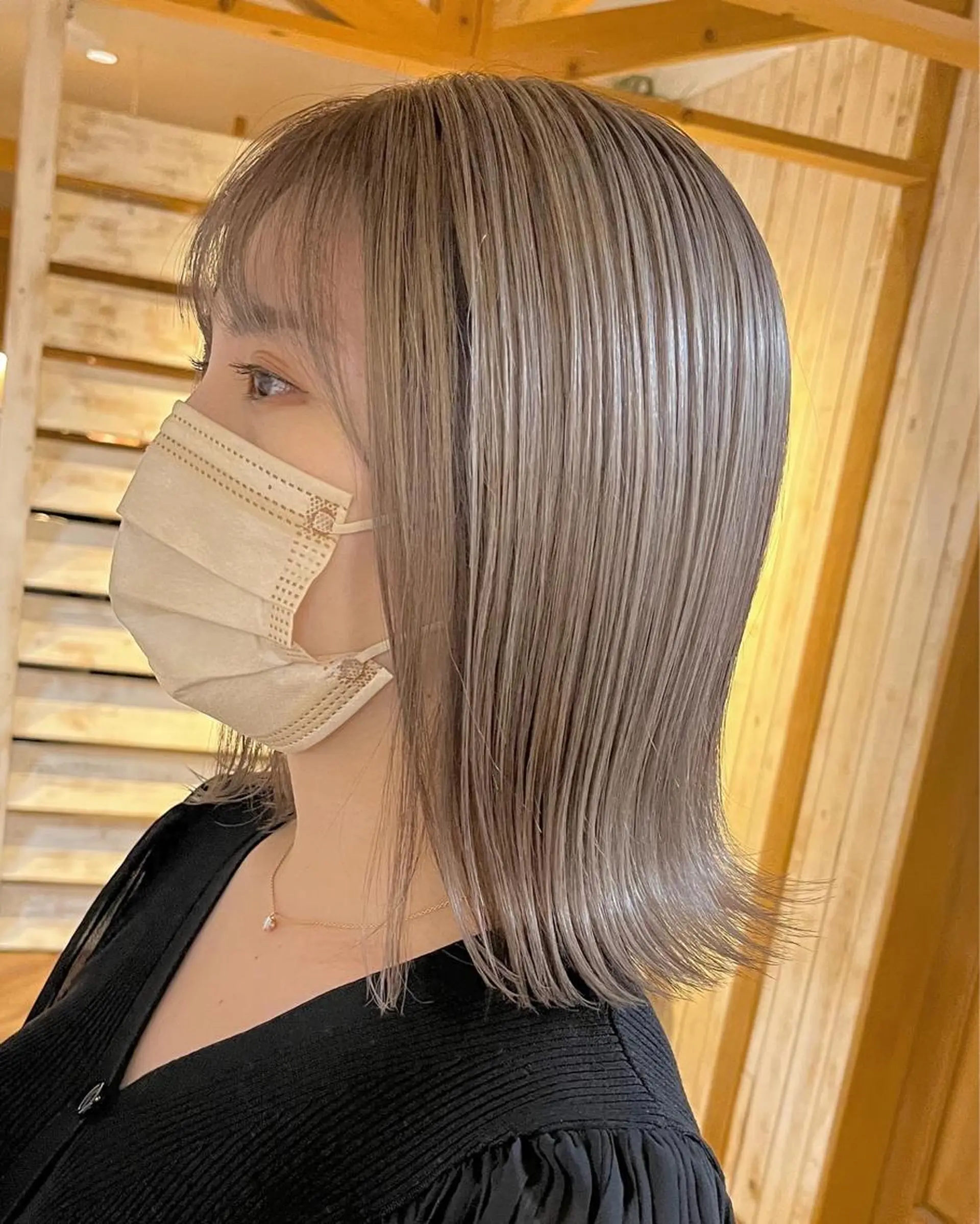 ミディアム カラー ベージュカラー ブリーチ シルバー hair salon Ranun髪質改善のヘアスタイル