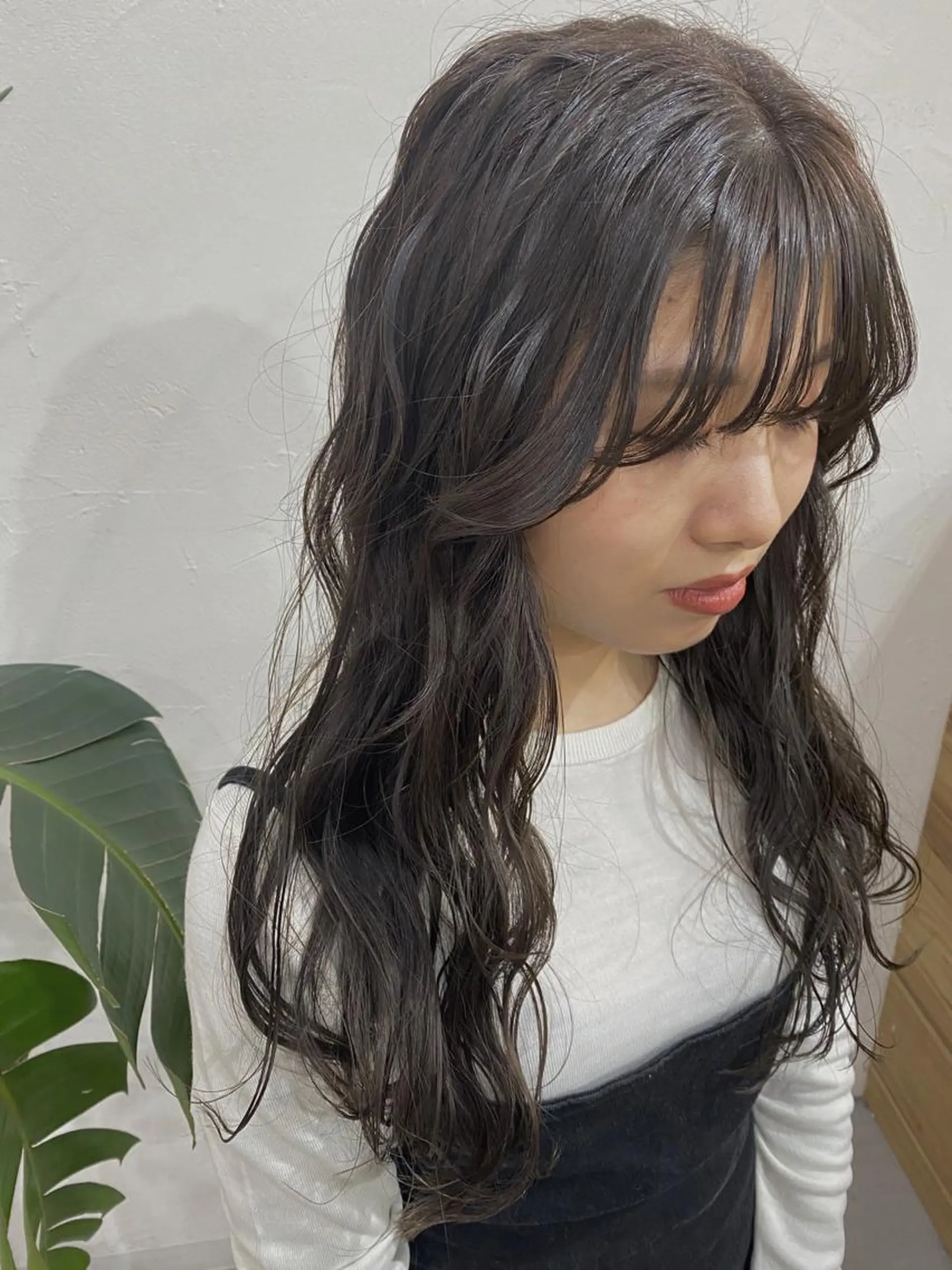 ロング カラー ヘアアレンジ ベージュカラー 透明感カラー オリーブベージュ 暗髪カラー🫐パーマ おくだりんかのヘアスタイル